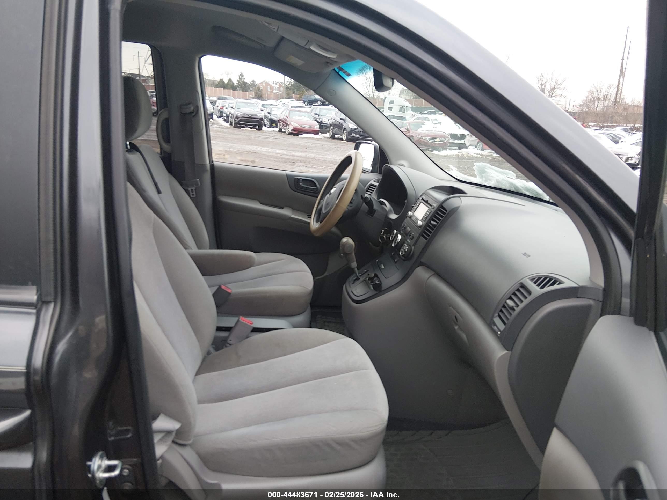 KIA SEDONA image 5