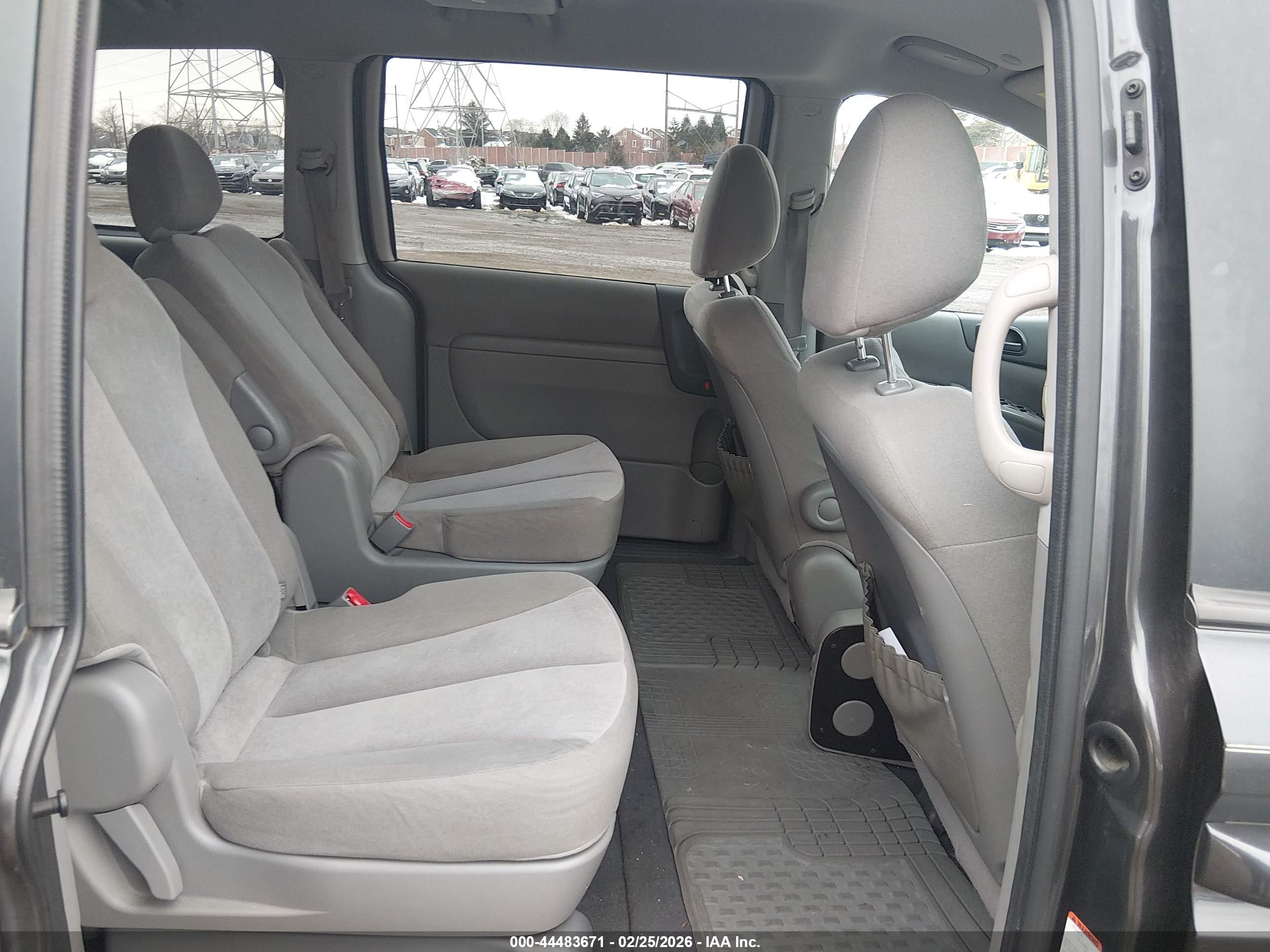 KIA SEDONA image 8