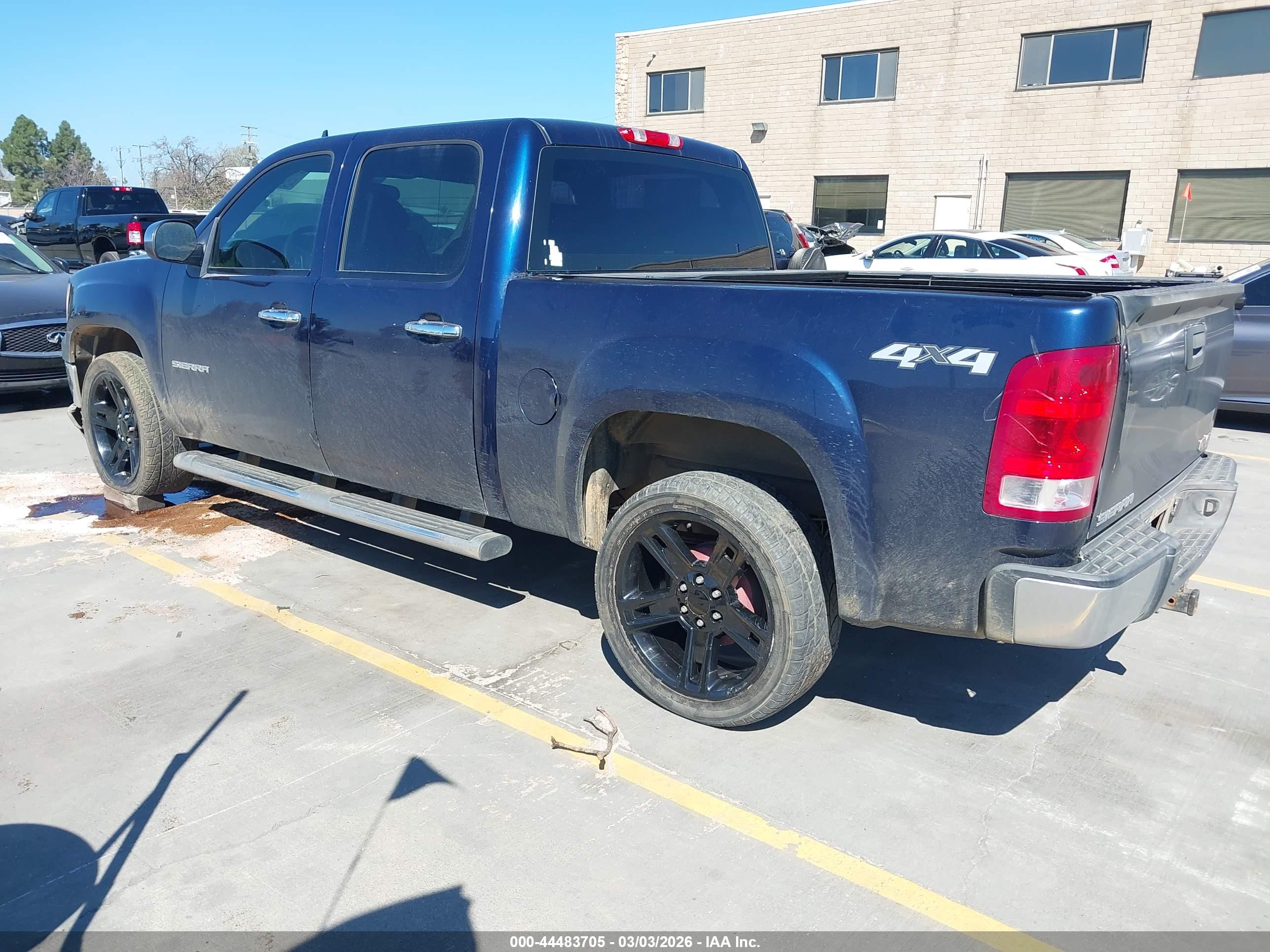 GMC SIERRA image 3
