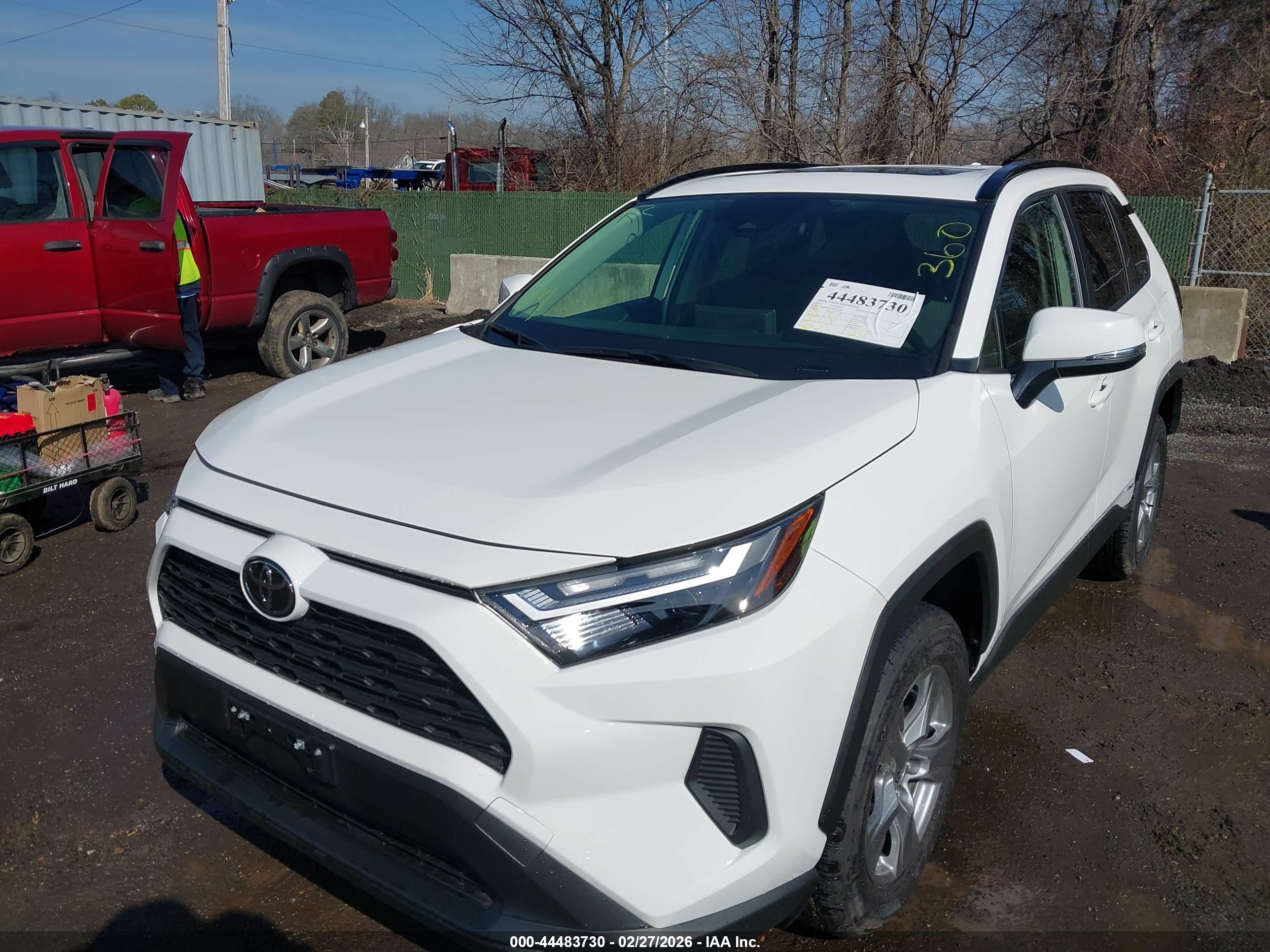 TOYOTA RAV4 image 2