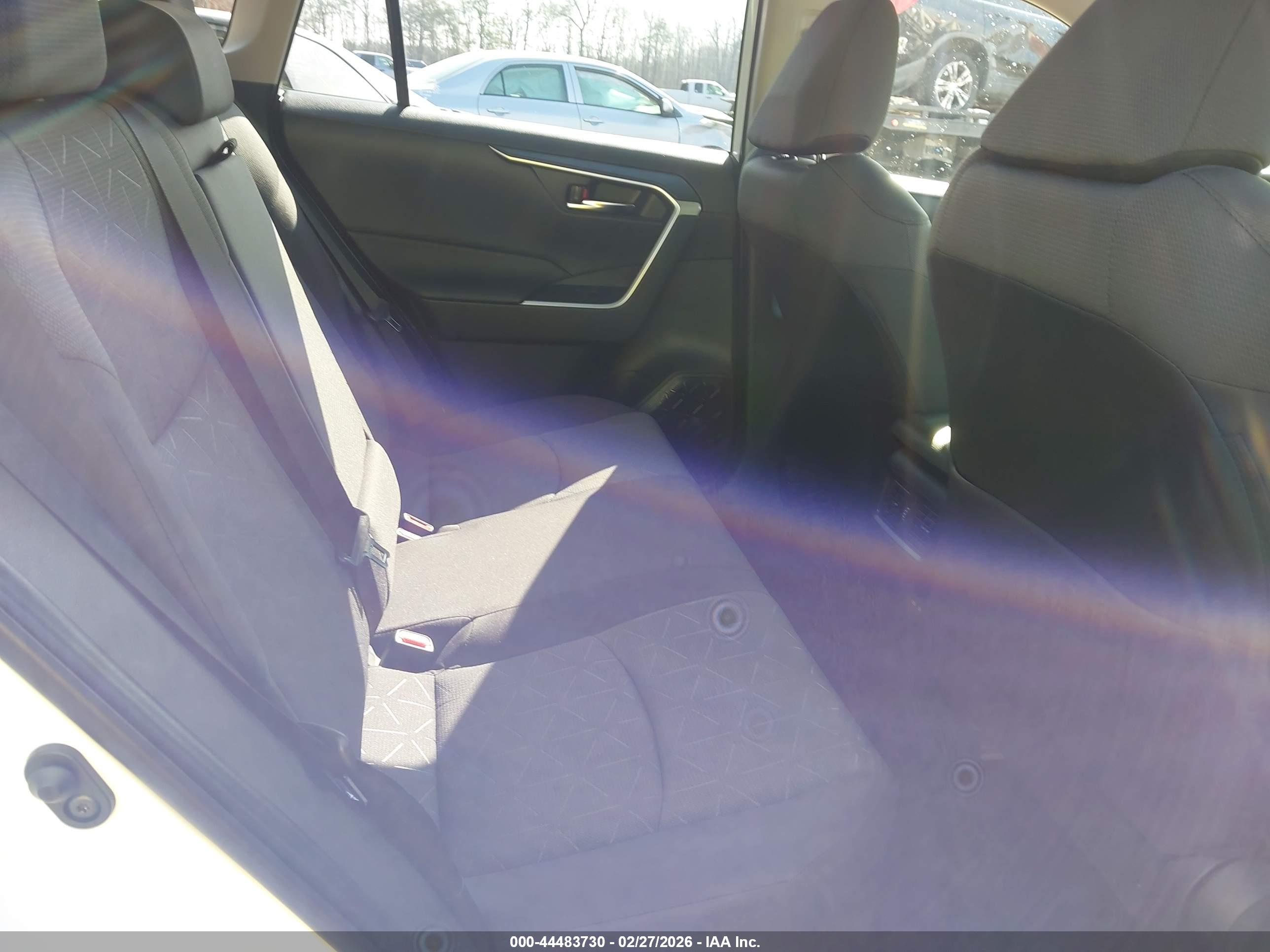 TOYOTA RAV4 image 8