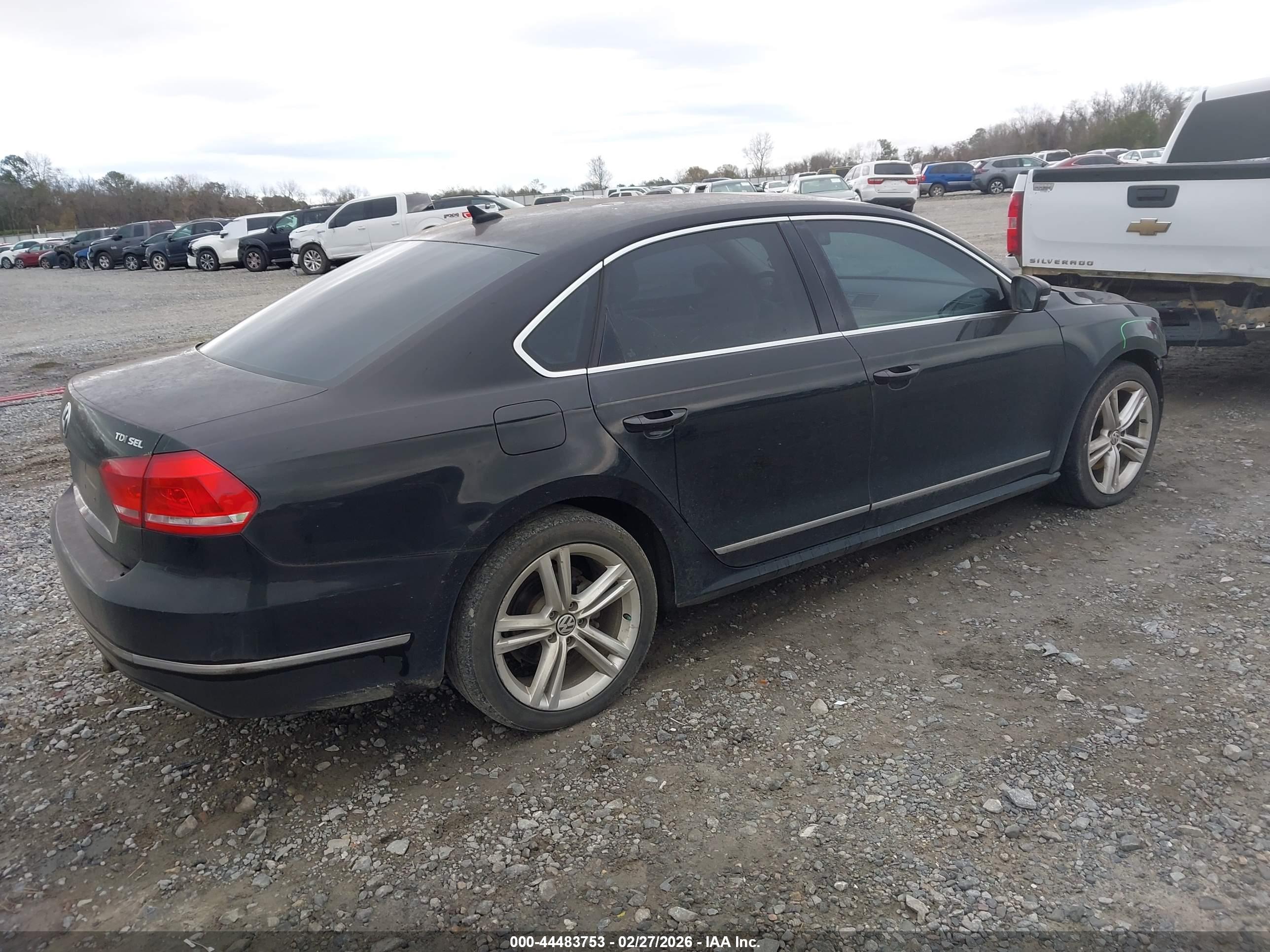 VOLKSWAGEN PASSAT image 4
