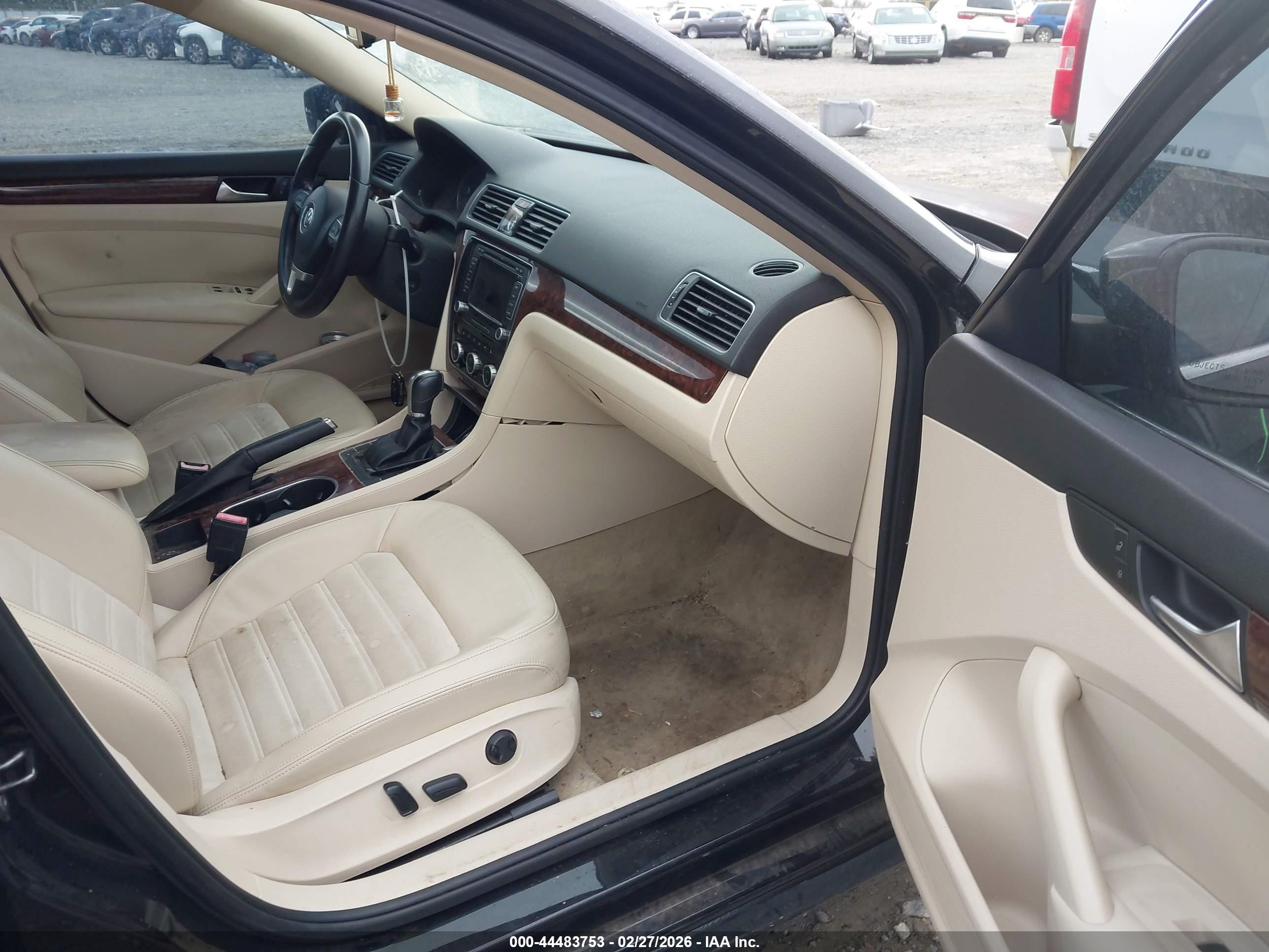 VOLKSWAGEN PASSAT image 5