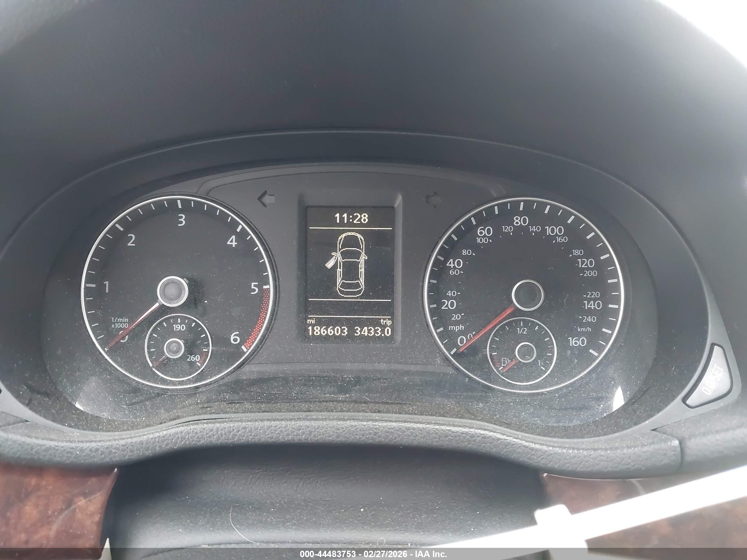 VOLKSWAGEN PASSAT image 7
