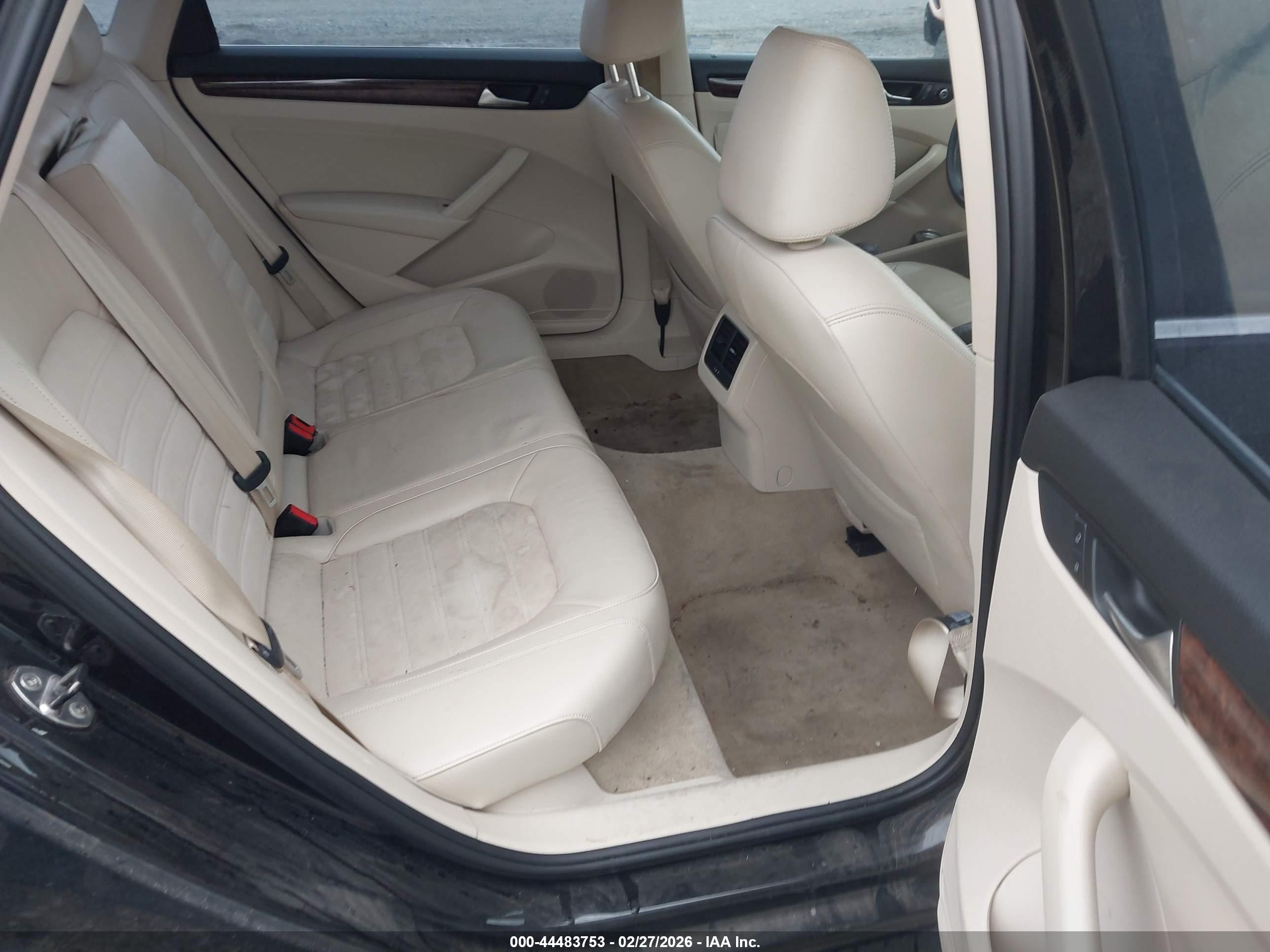 VOLKSWAGEN PASSAT image 8