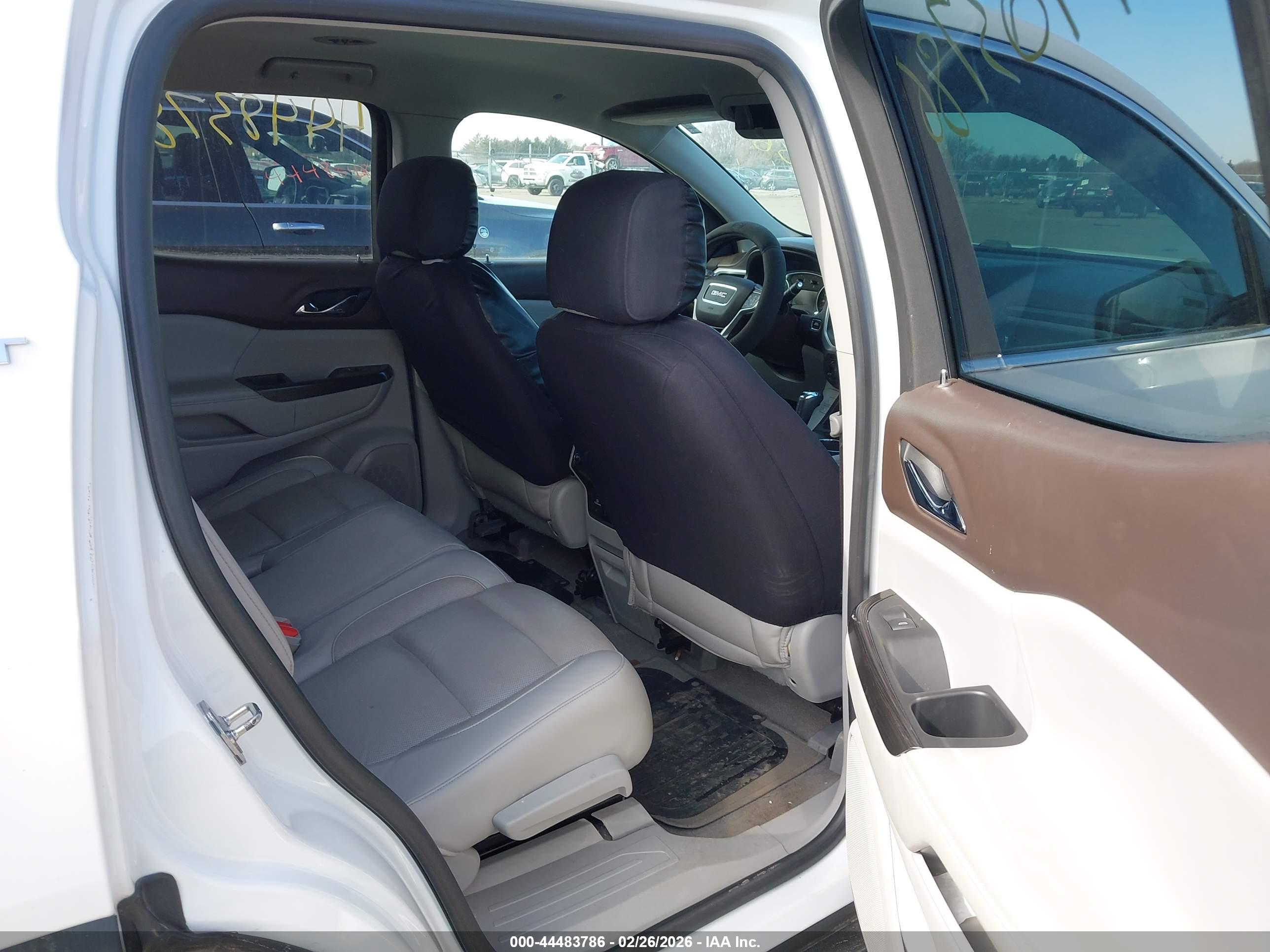 GMC ACADIA image 8