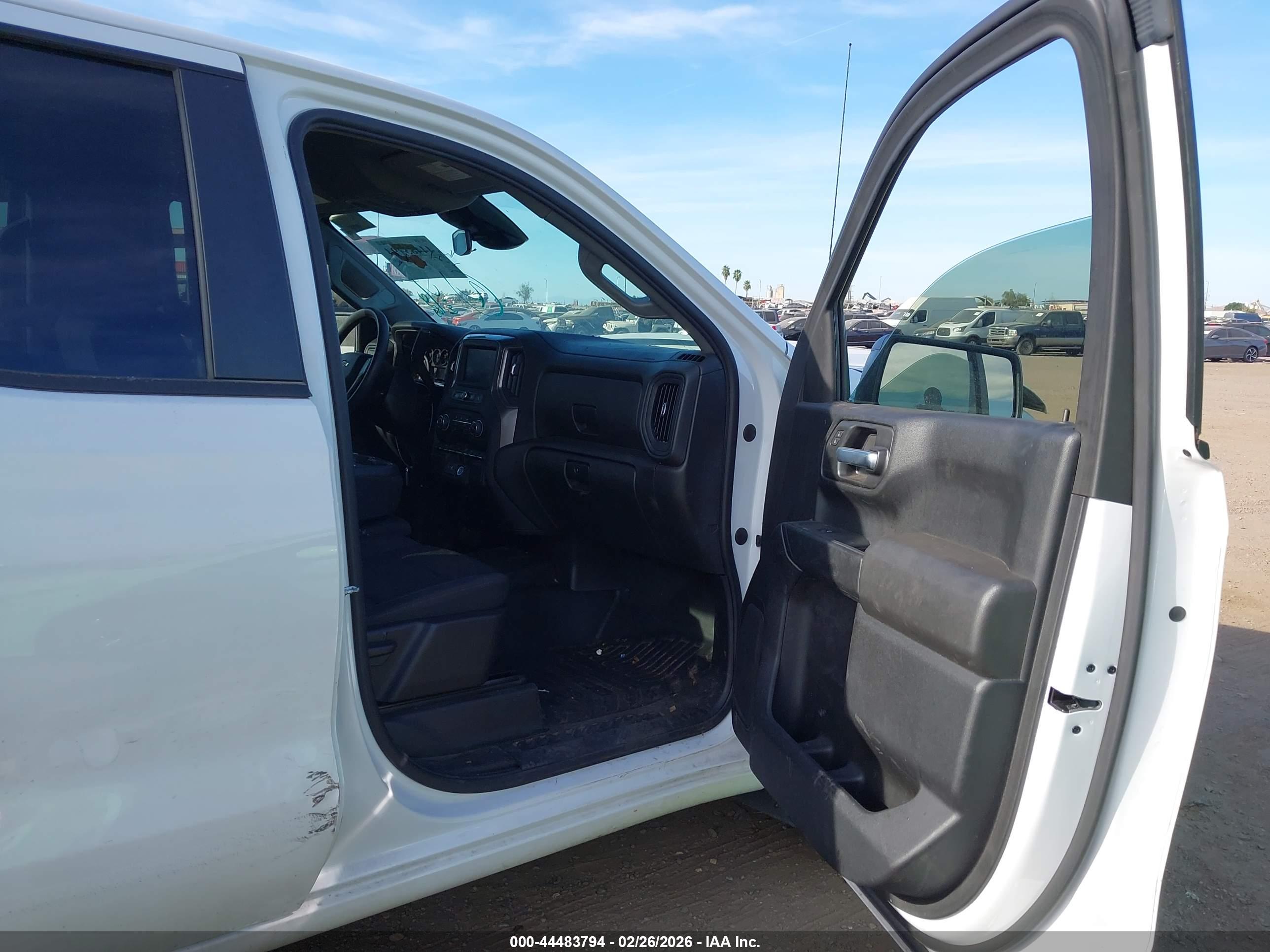 CHEVROLET SILVERADO image 5