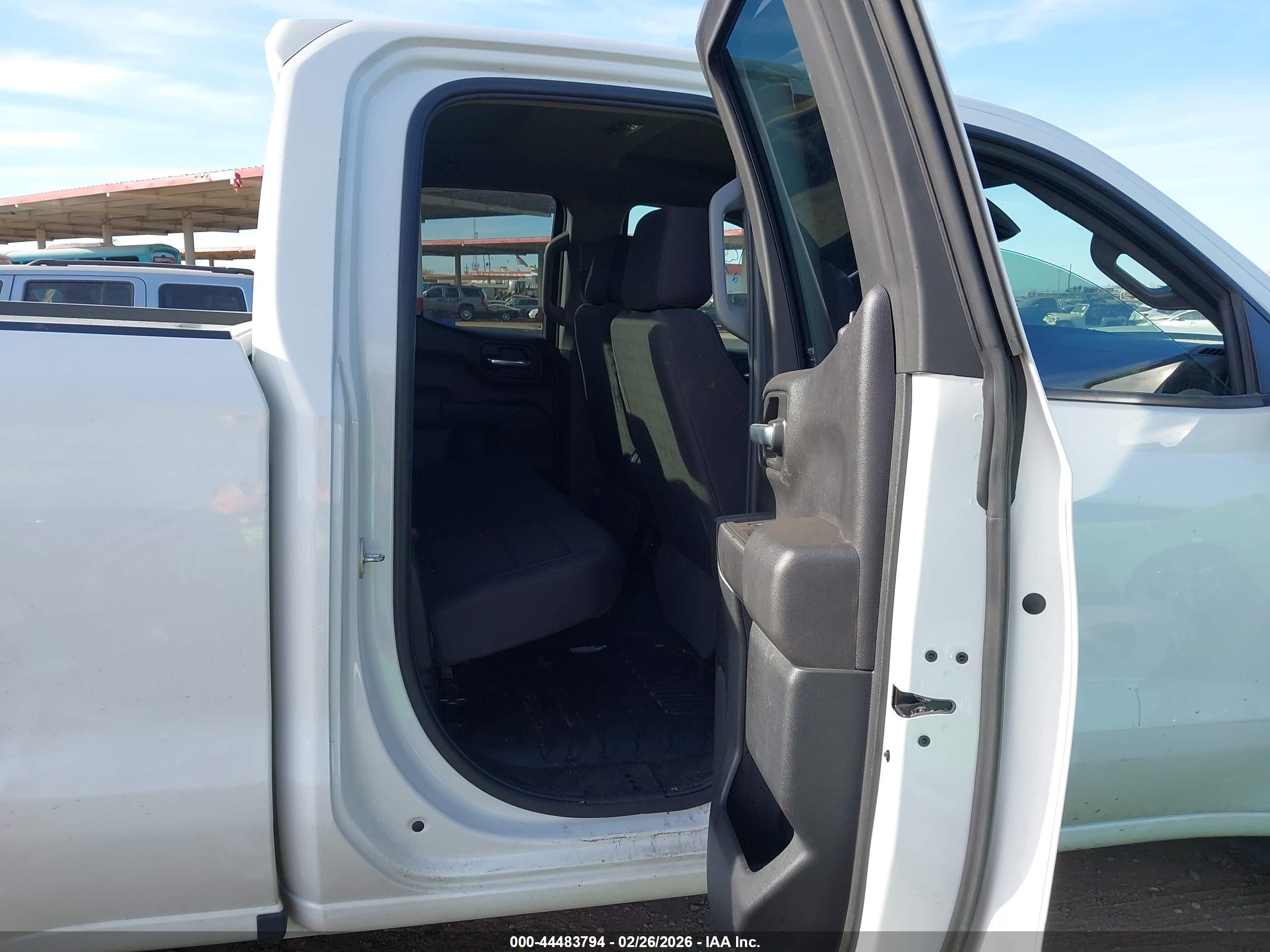 CHEVROLET SILVERADO image 8
