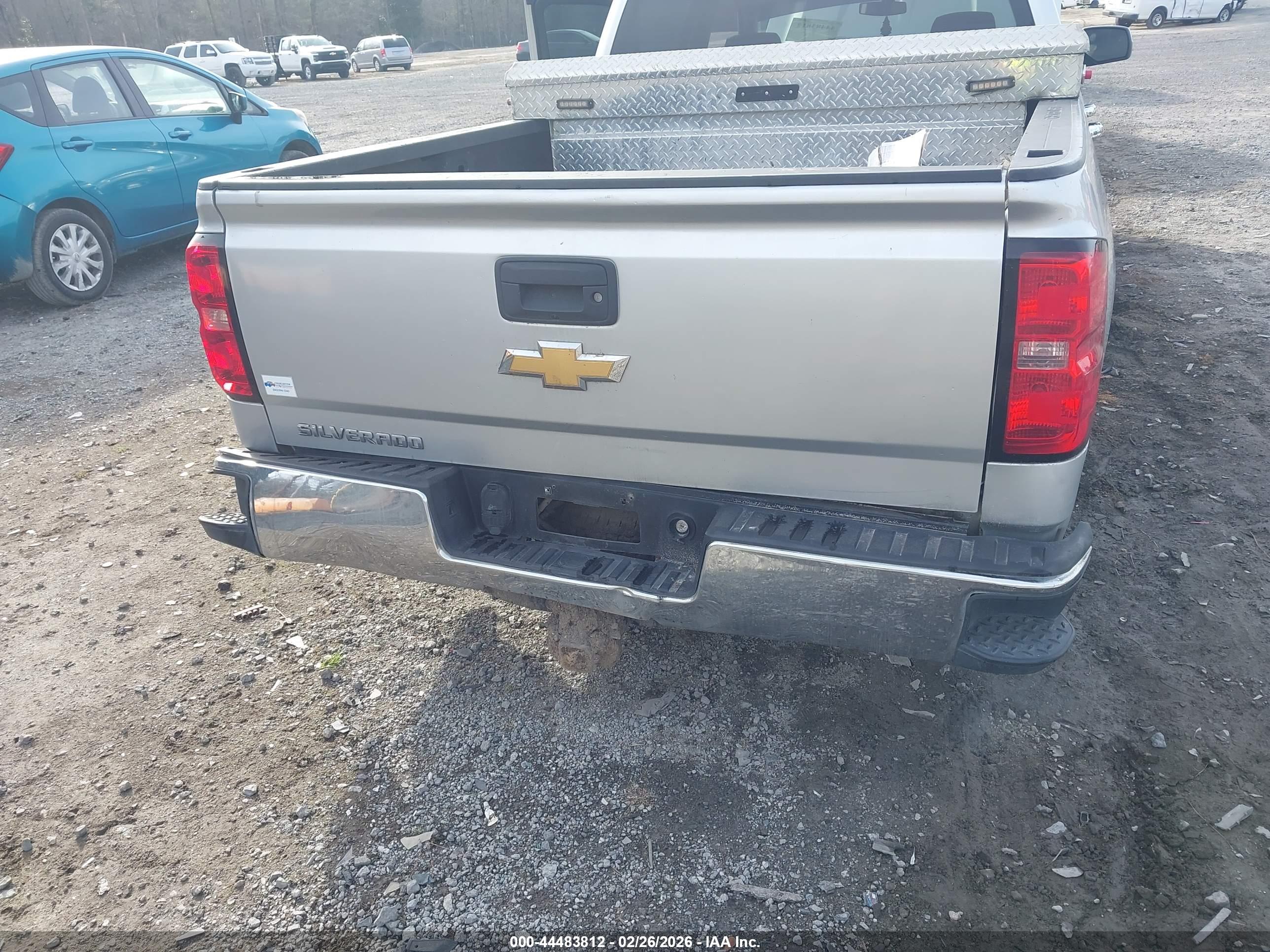 CHEVROLET SILVERADO image 6