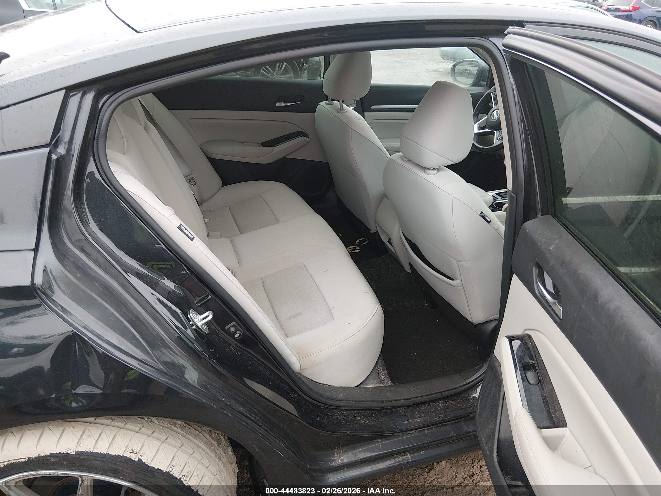 NISSAN ALTIMA image 8