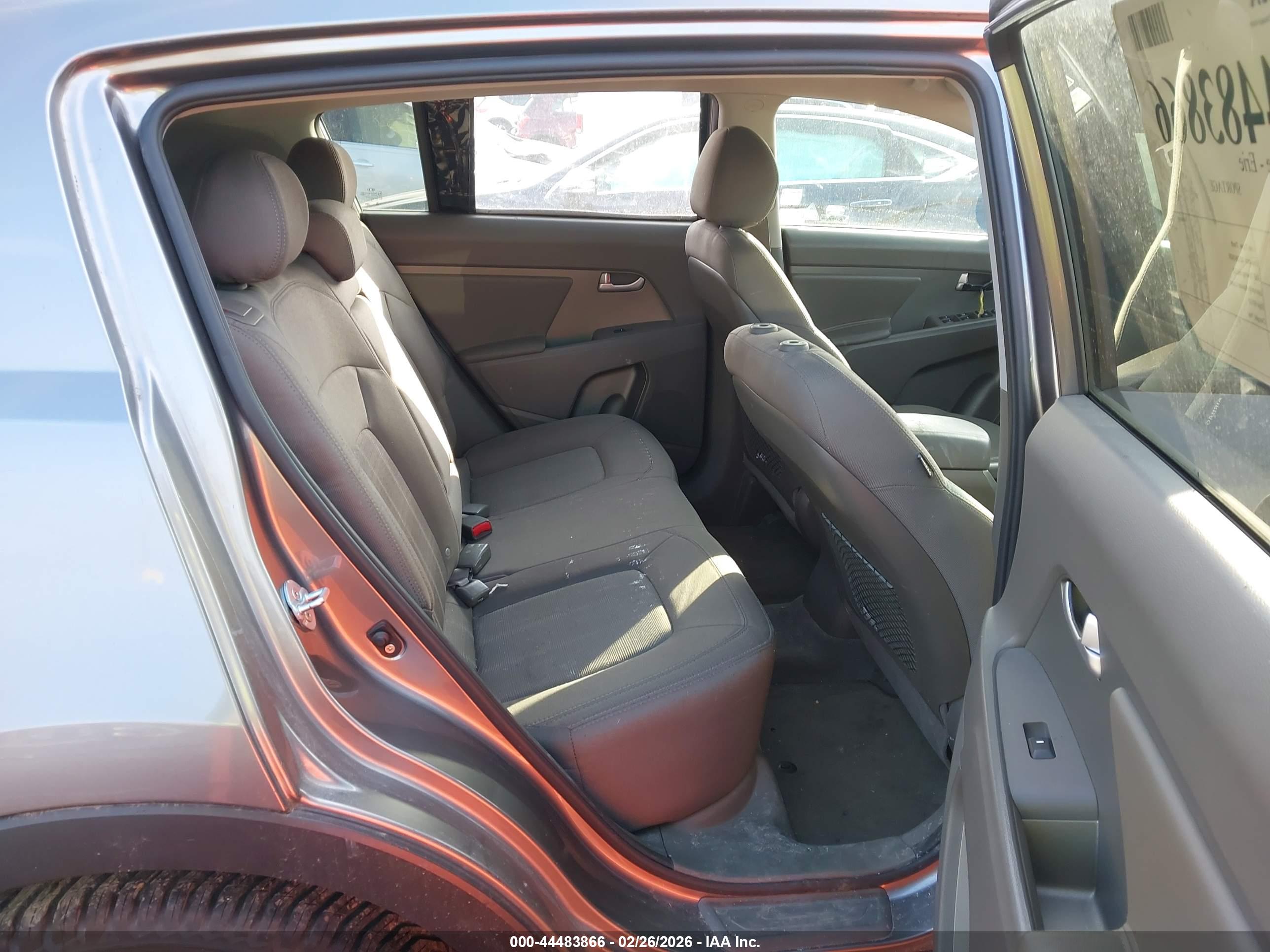 KIA SPORTAGE image 8