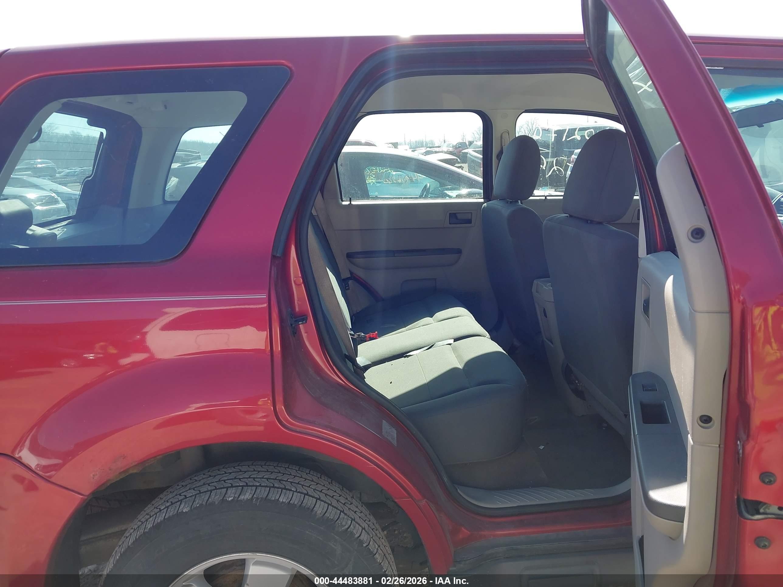 FORD ESCAPE image 8