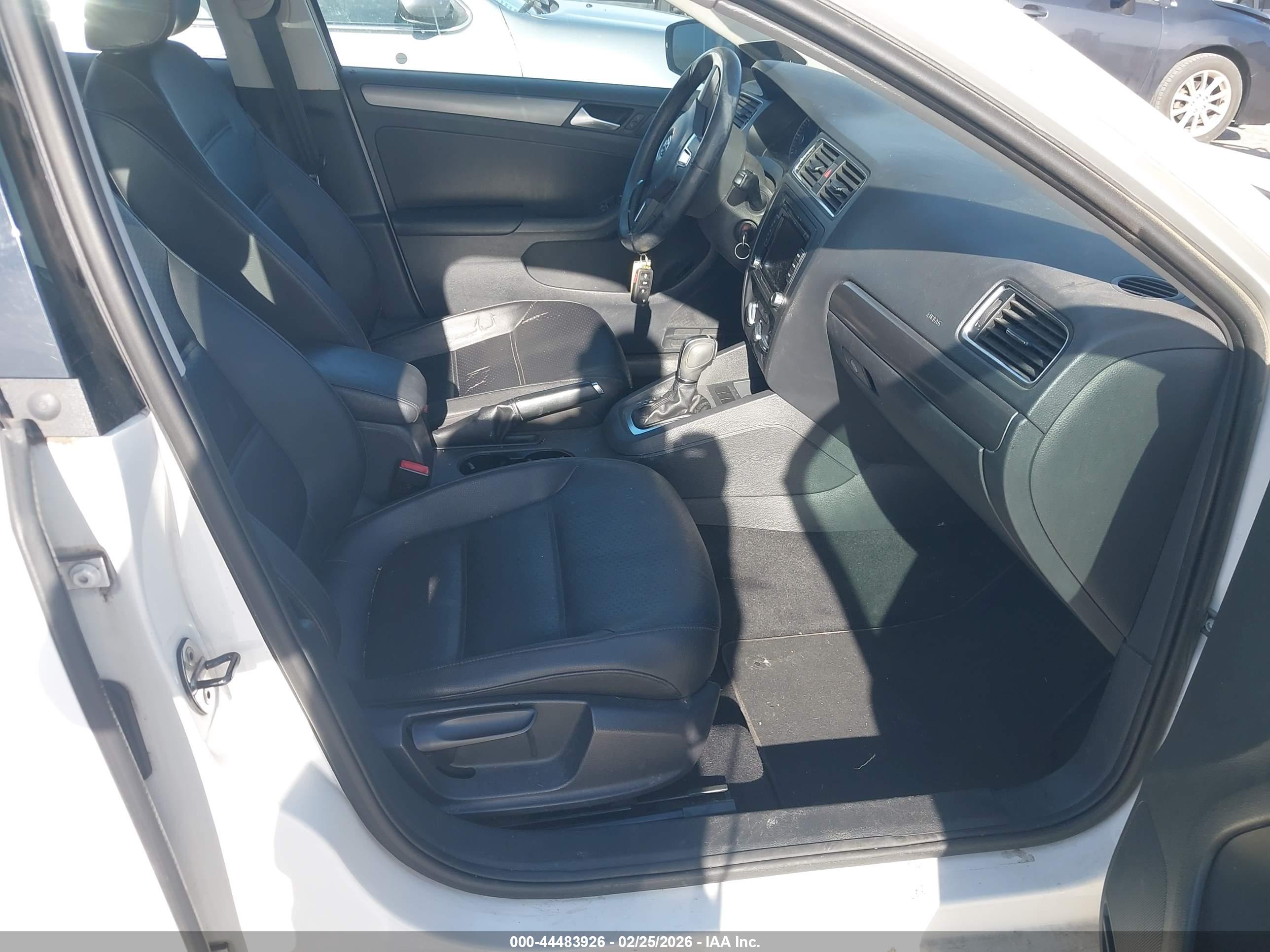 VOLKSWAGEN JETTA image 5