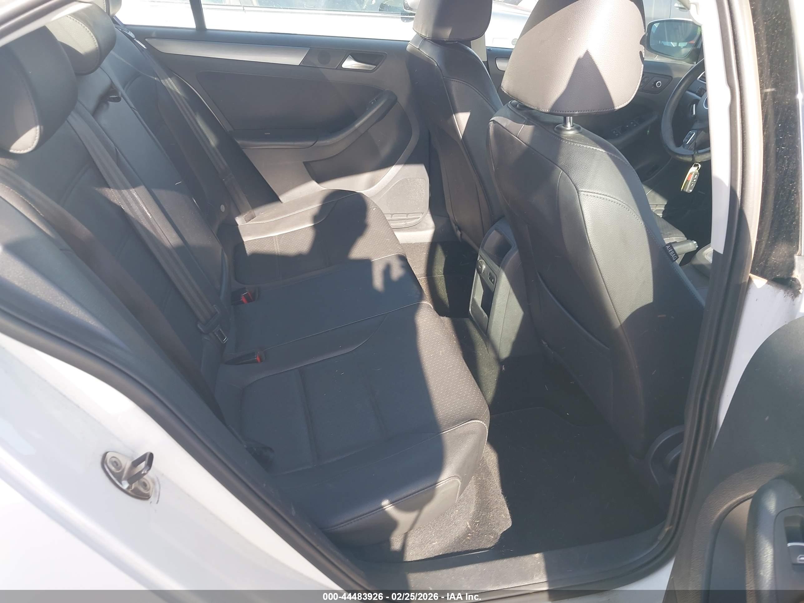 VOLKSWAGEN JETTA image 8