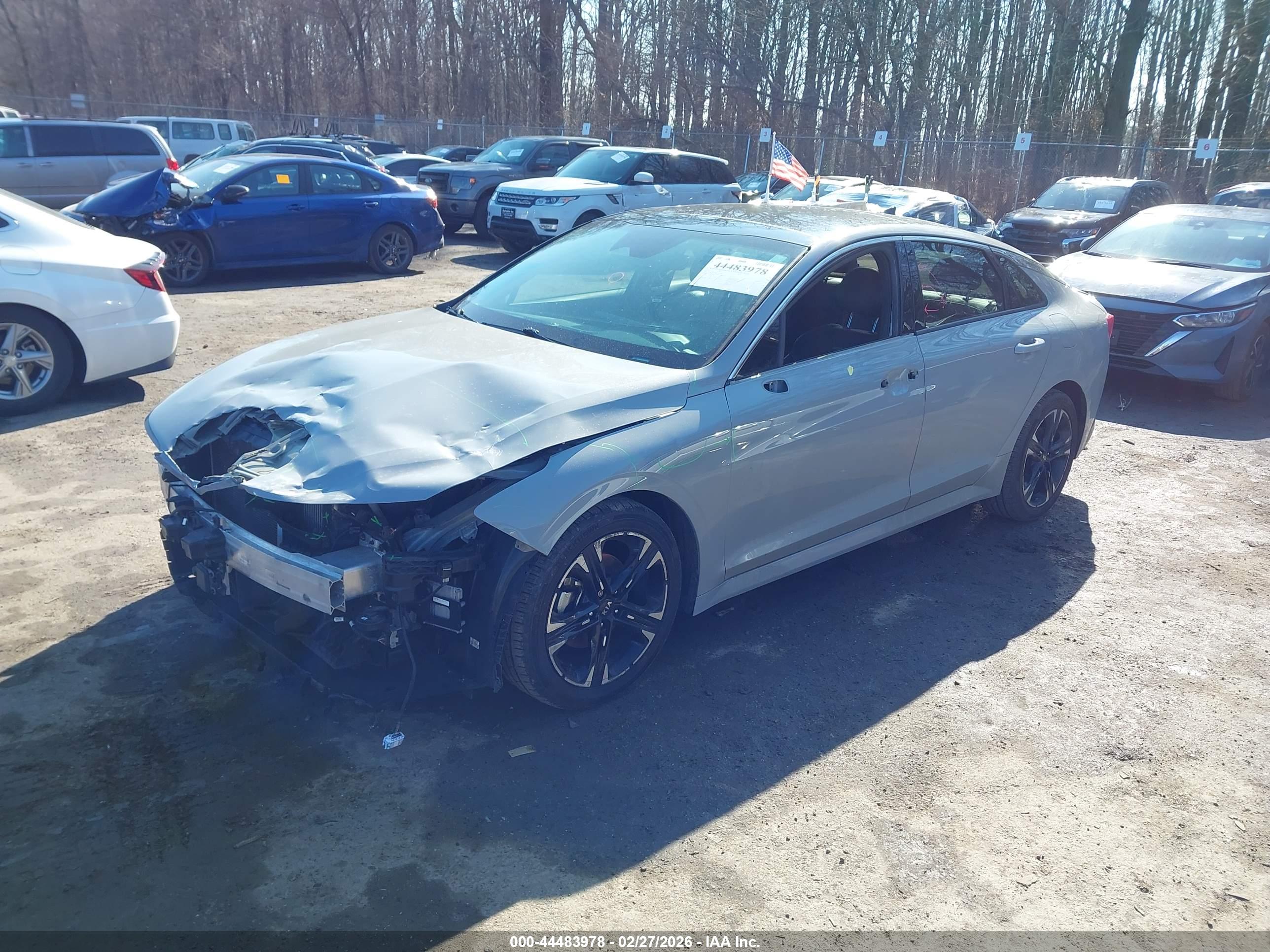 KIA K5 image 2