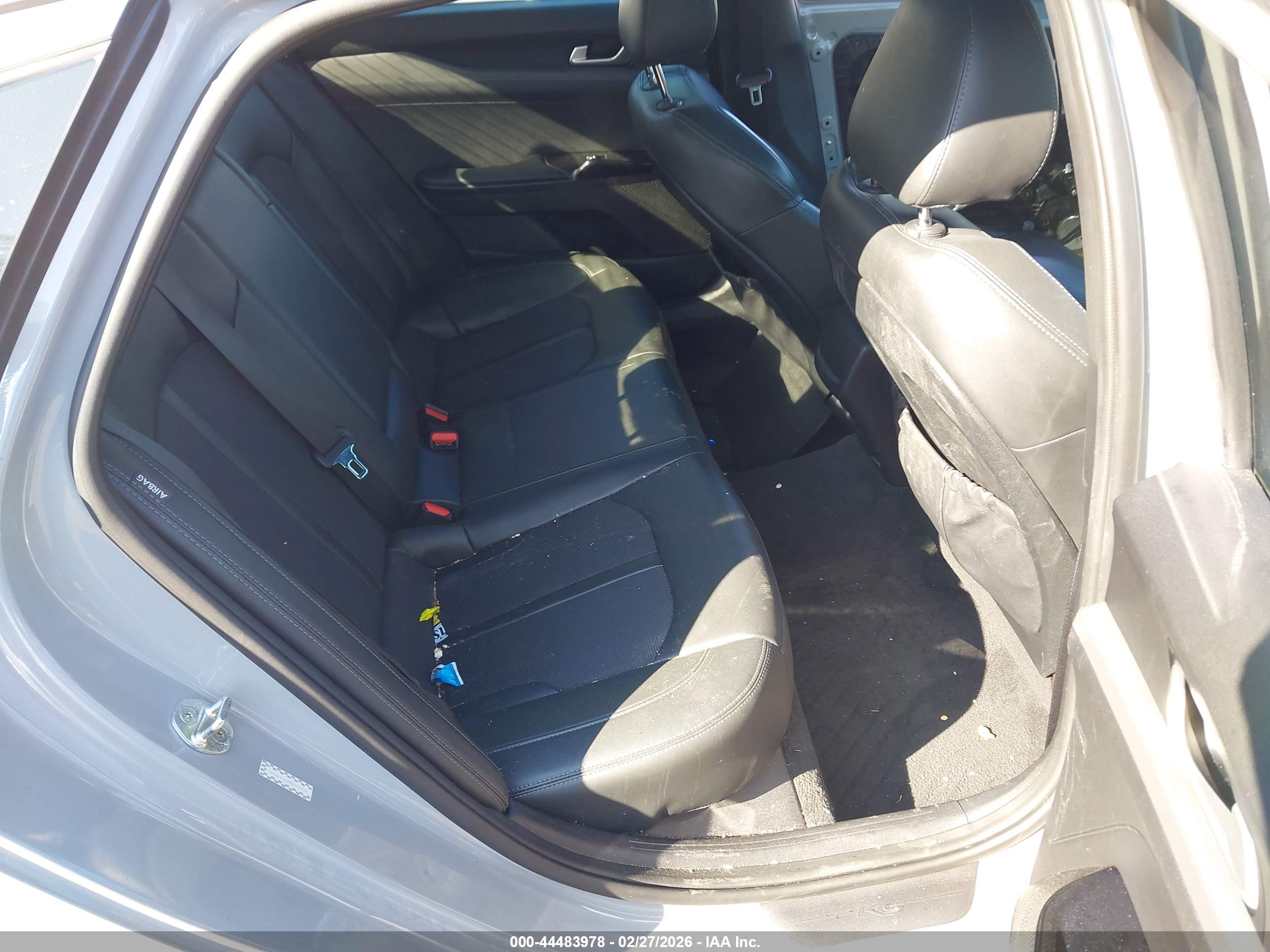 KIA K5 image 8