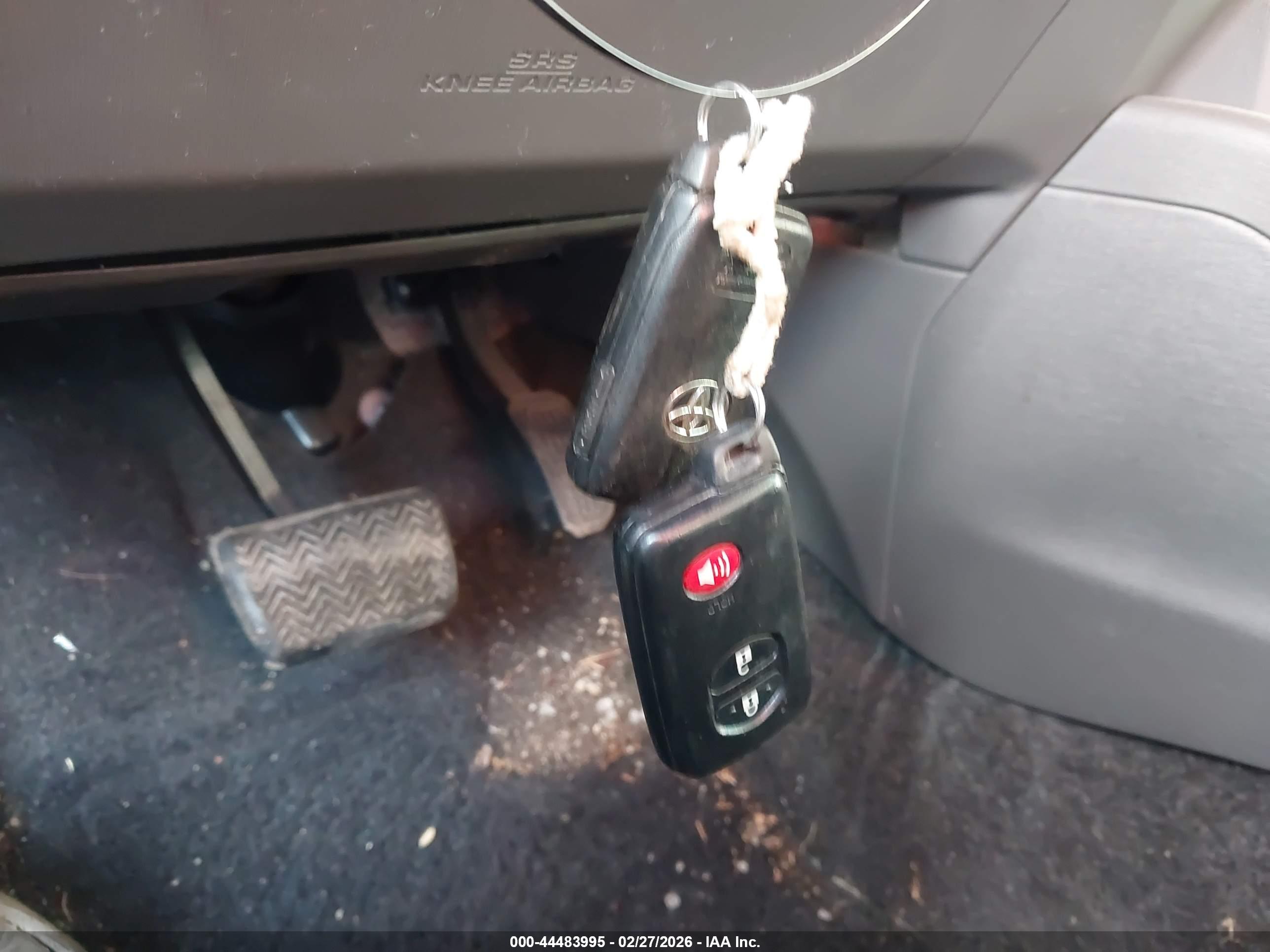 TOYOTA PRIUS image 11