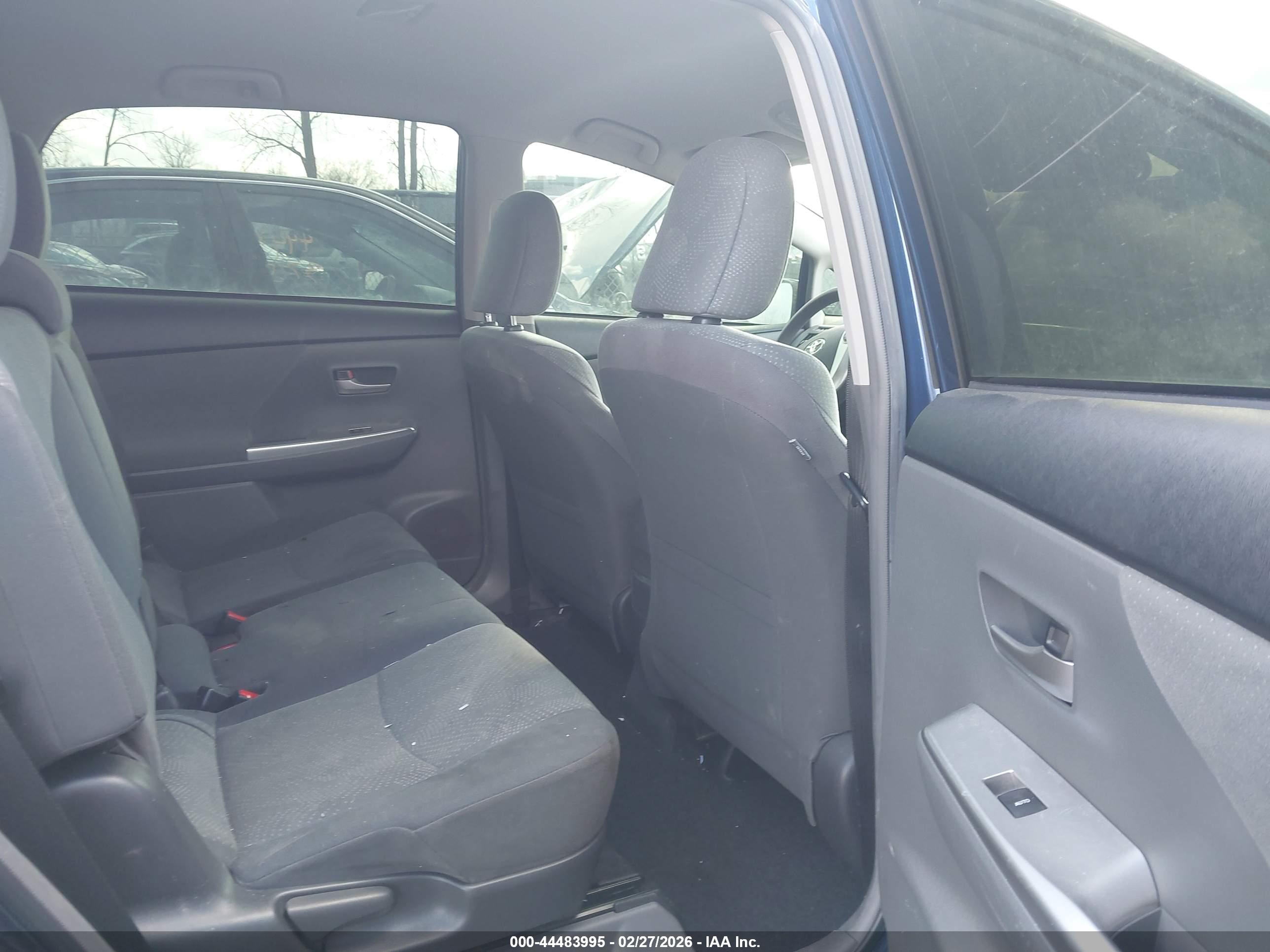 TOYOTA PRIUS image 8