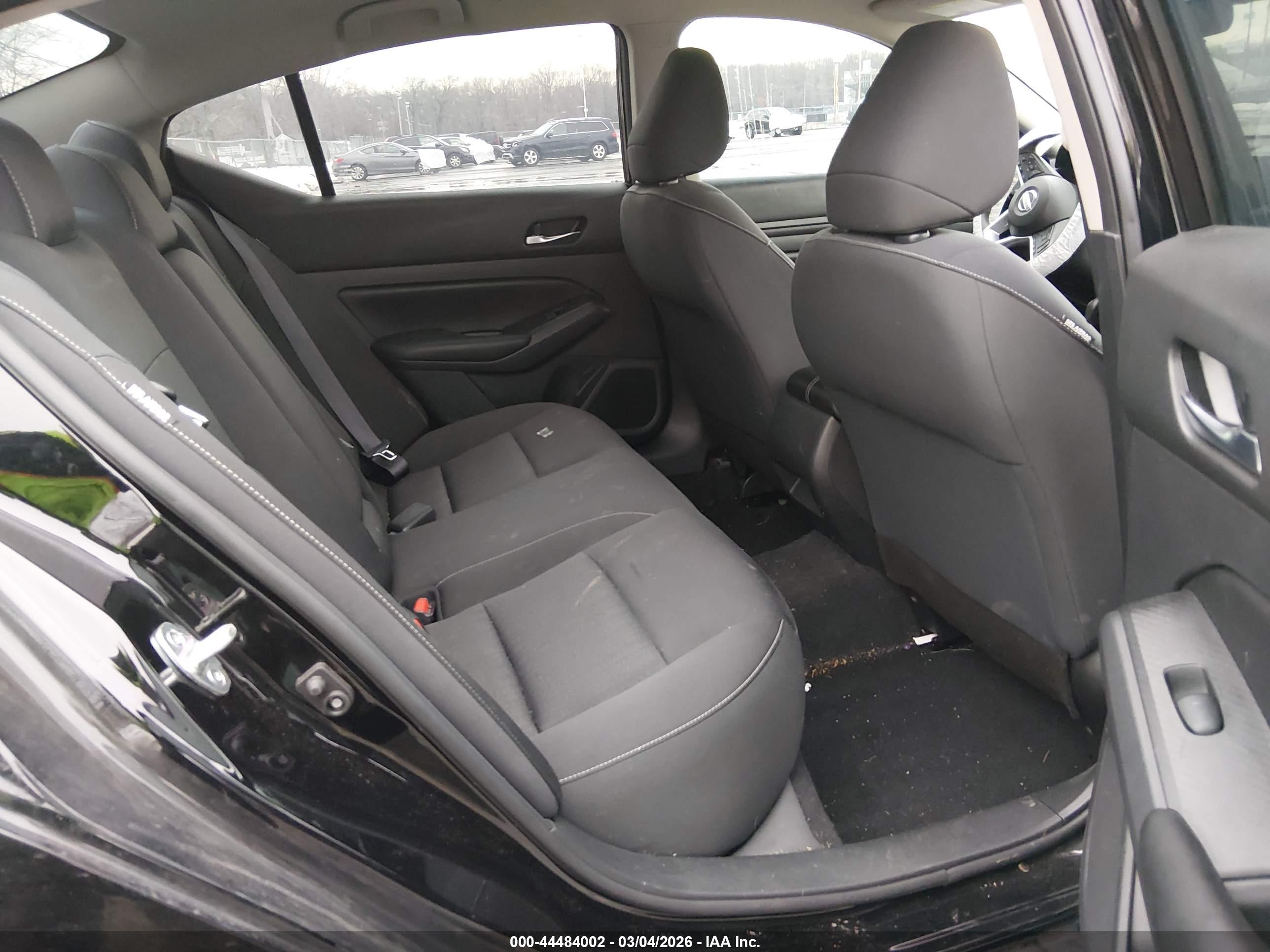 NISSAN ALTIMA image 8