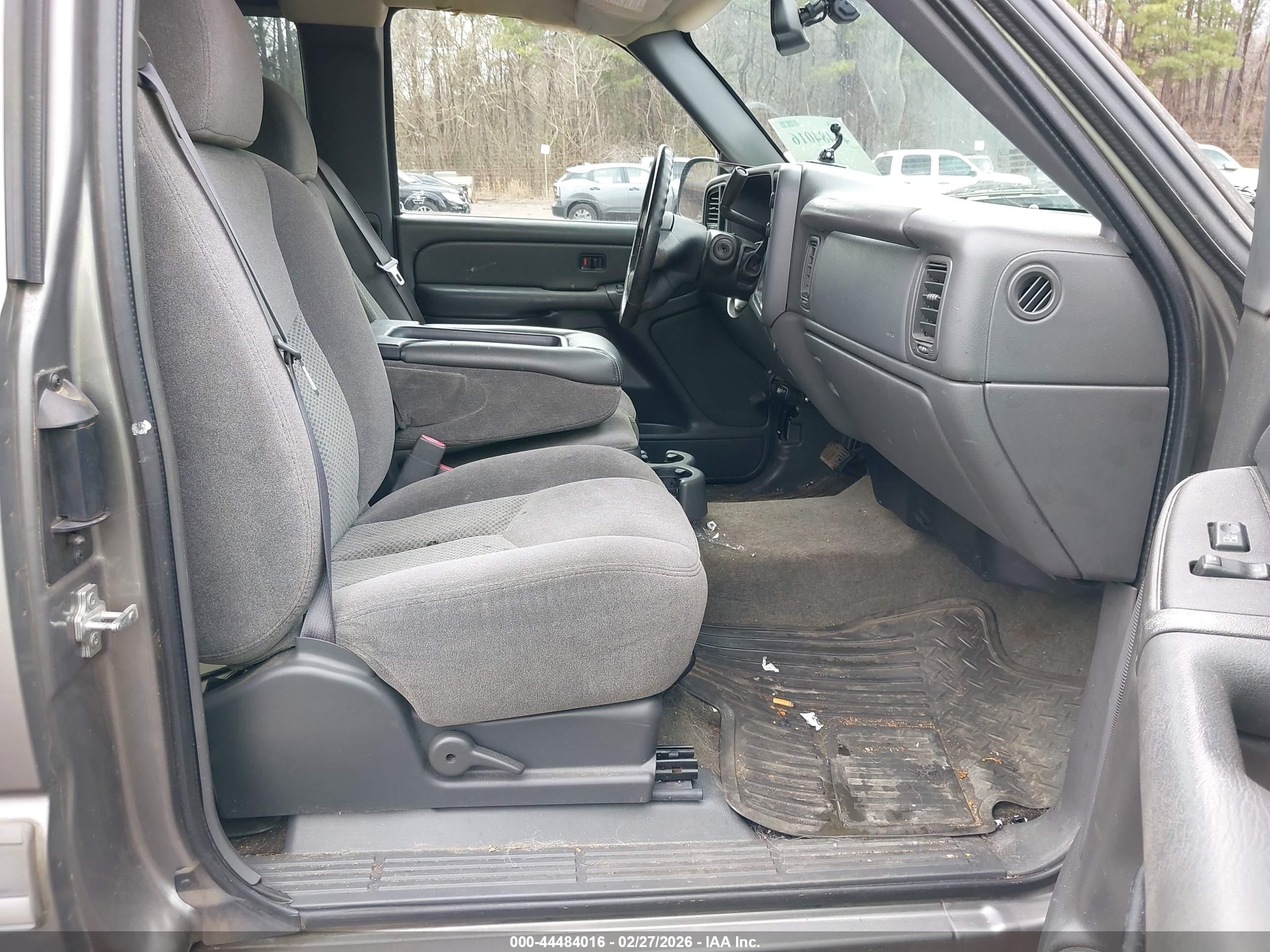 CHEVROLET SILVERADO image 5
