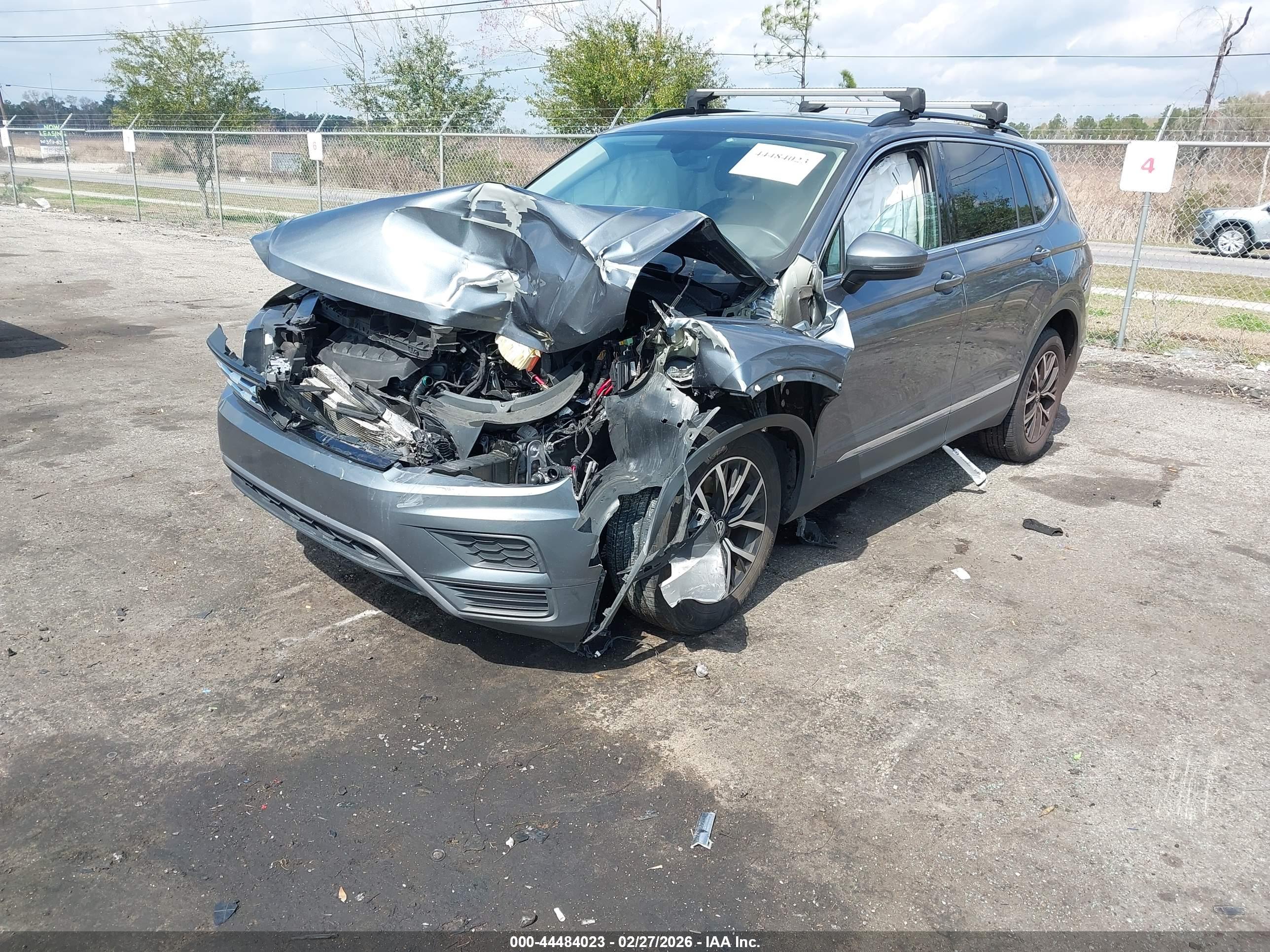 VOLKSWAGEN TIGUAN image 2