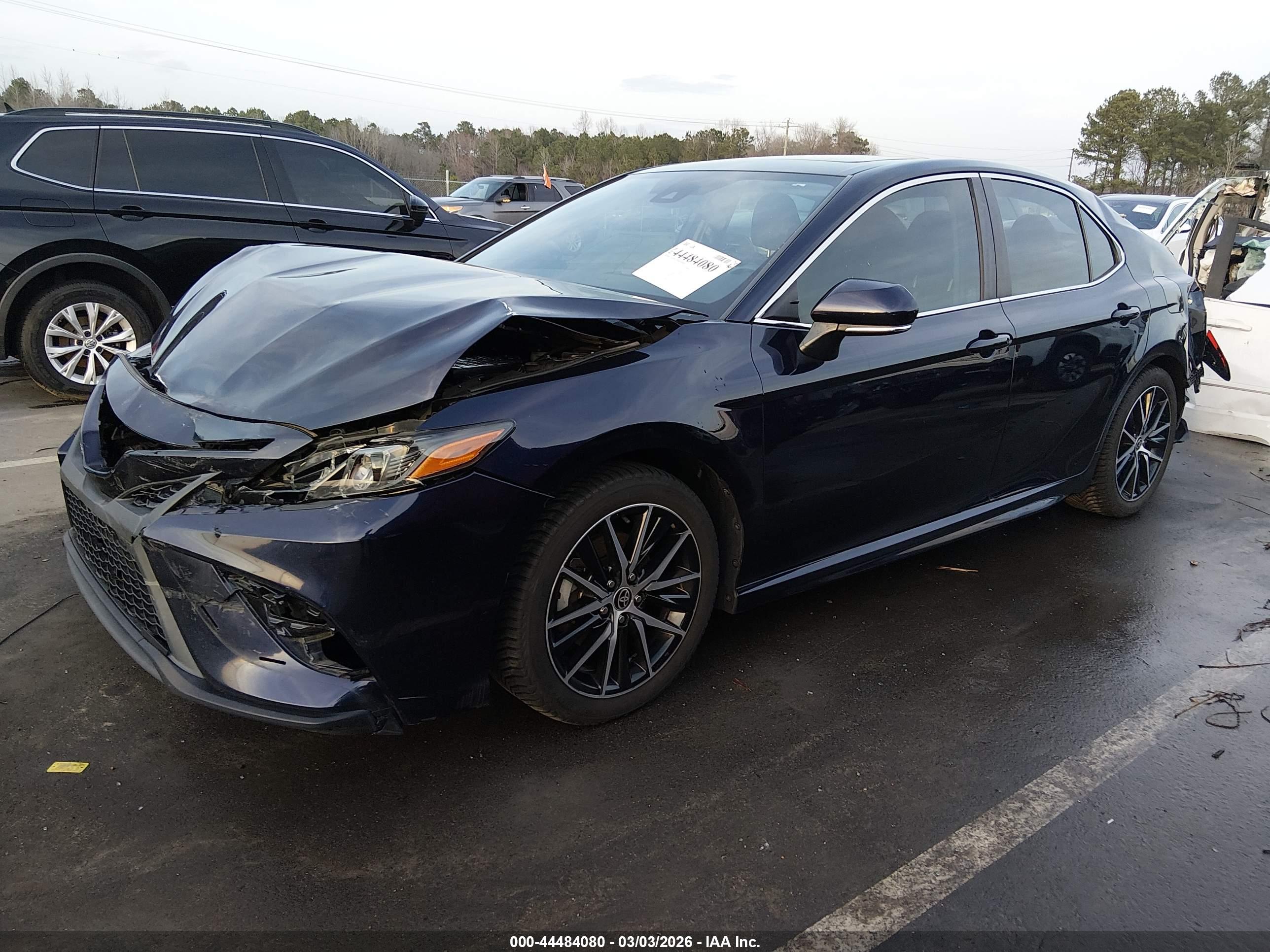 TOYOTA CAMRY image 2