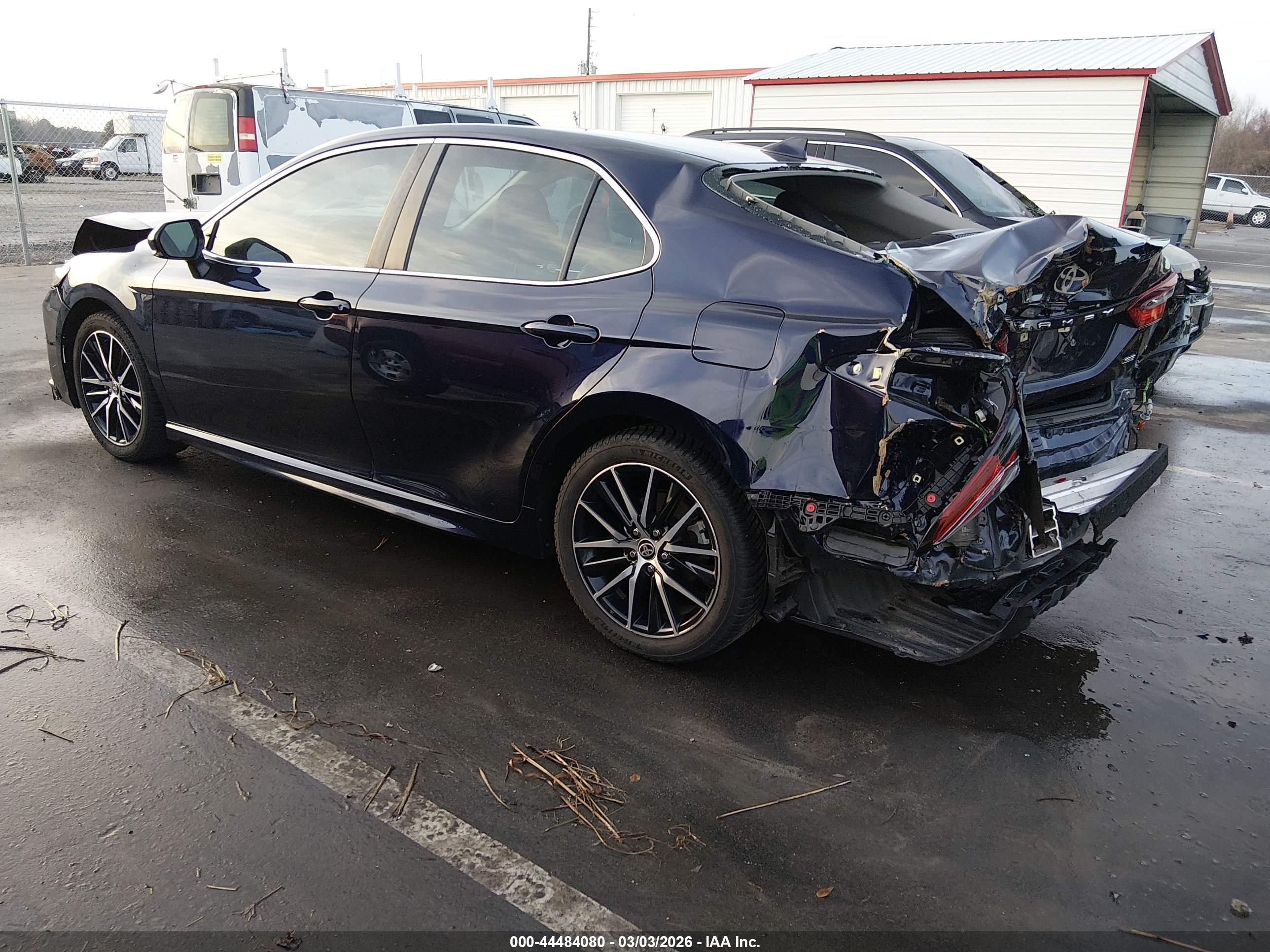 TOYOTA CAMRY image 3