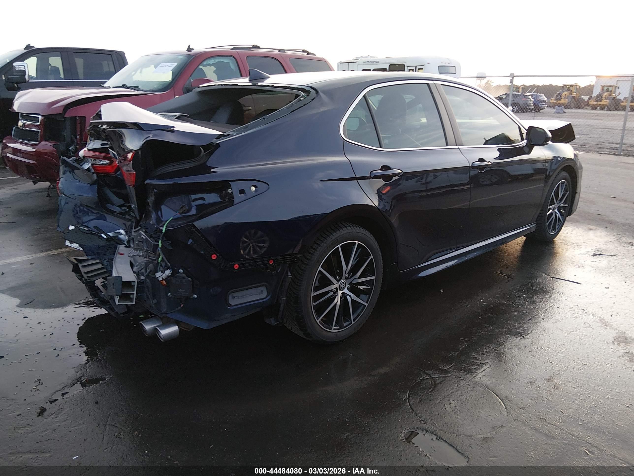 TOYOTA CAMRY image 4