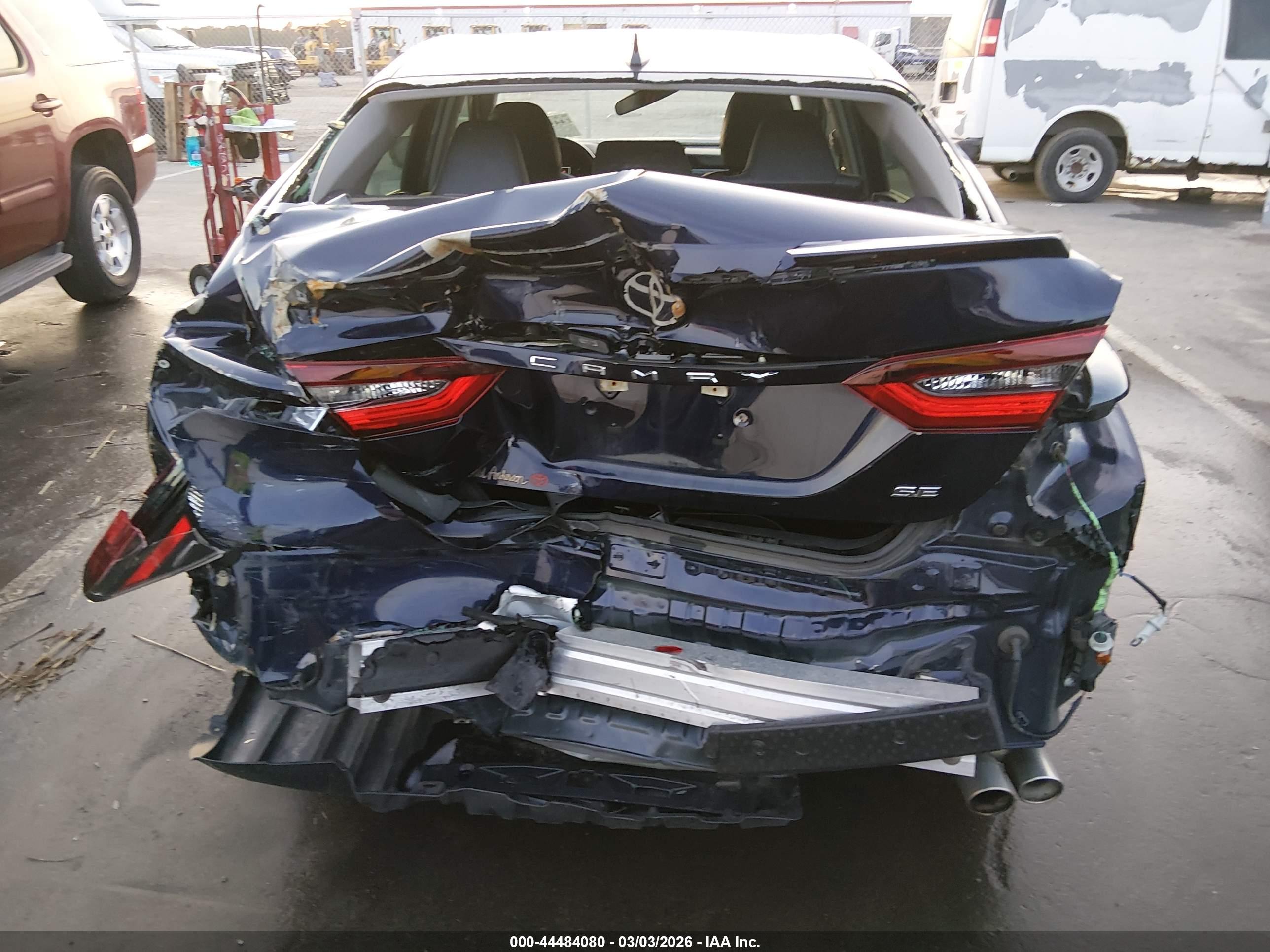 TOYOTA CAMRY image 6