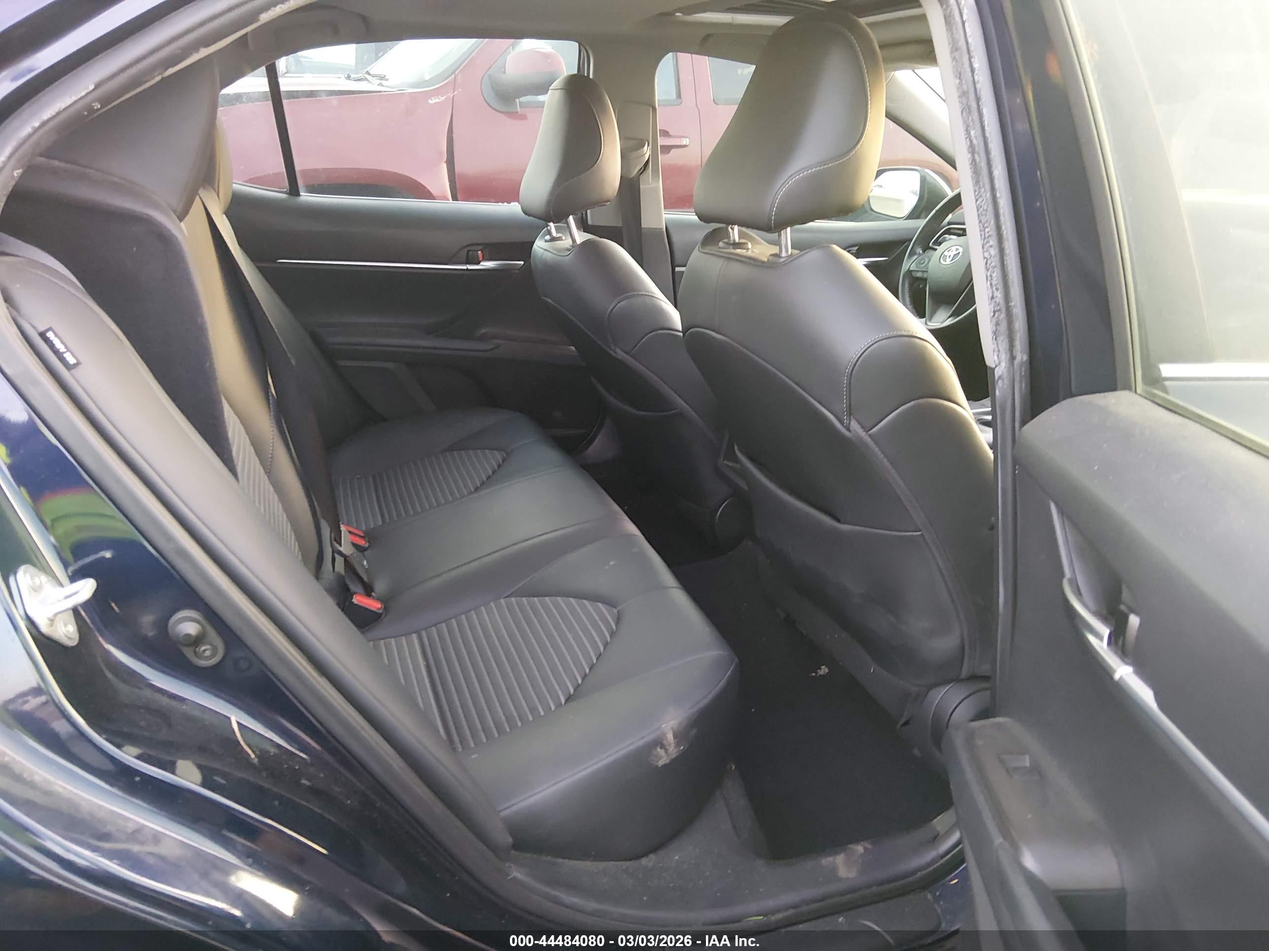 TOYOTA CAMRY image 8