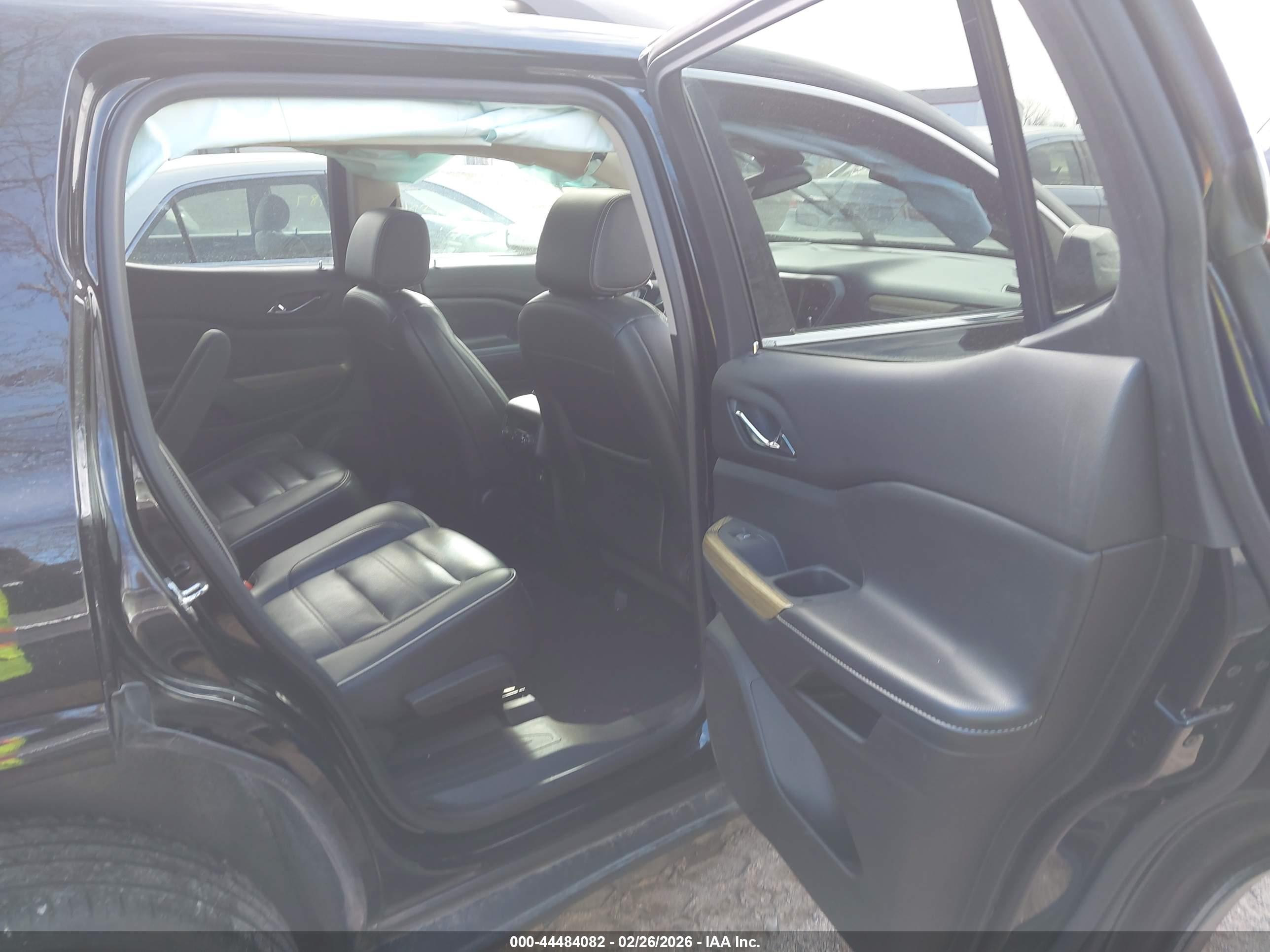 GMC ACADIA image 8