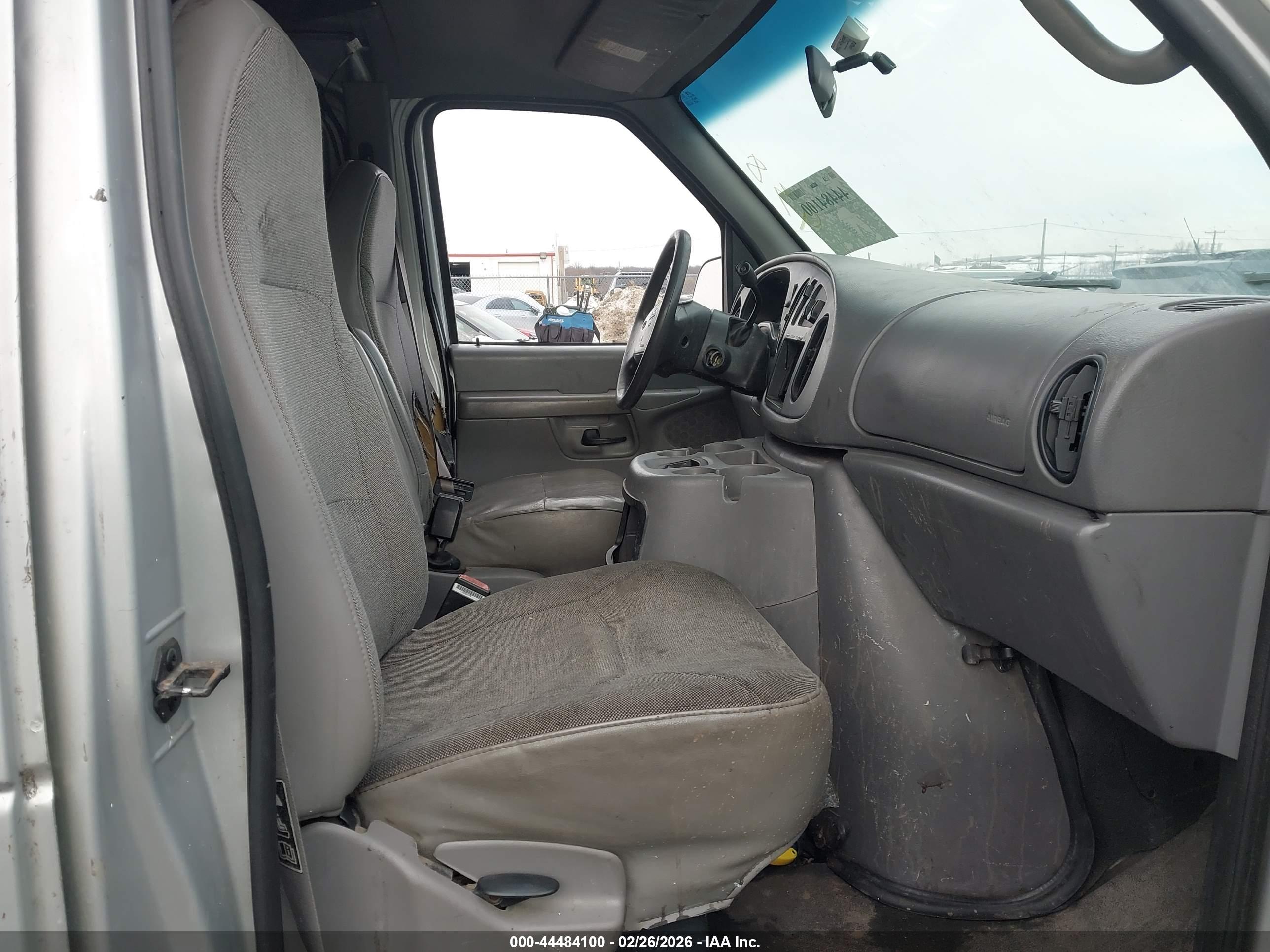 FORD E-250 image 5