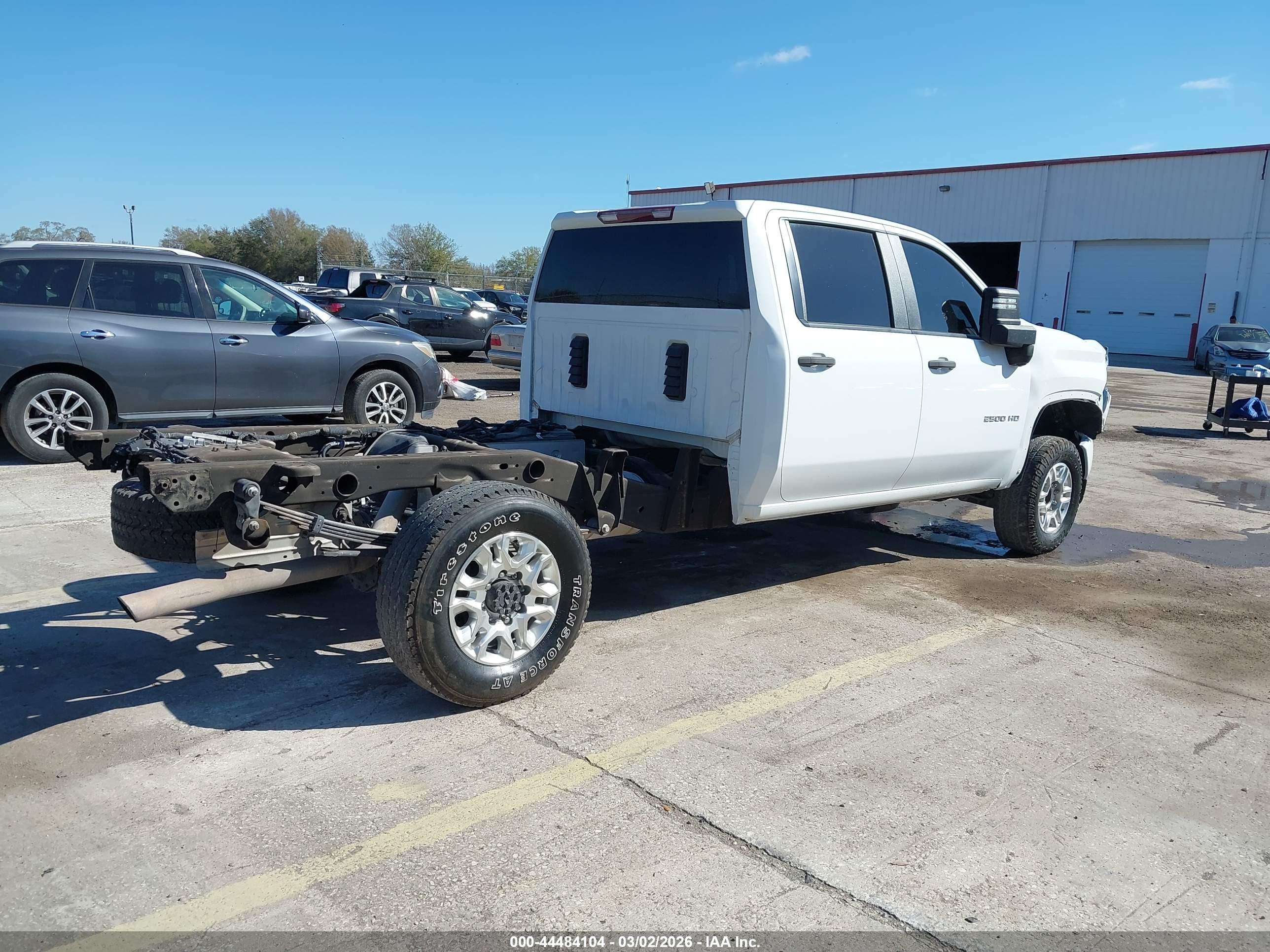 CHEVROLET SILVERADO image 4