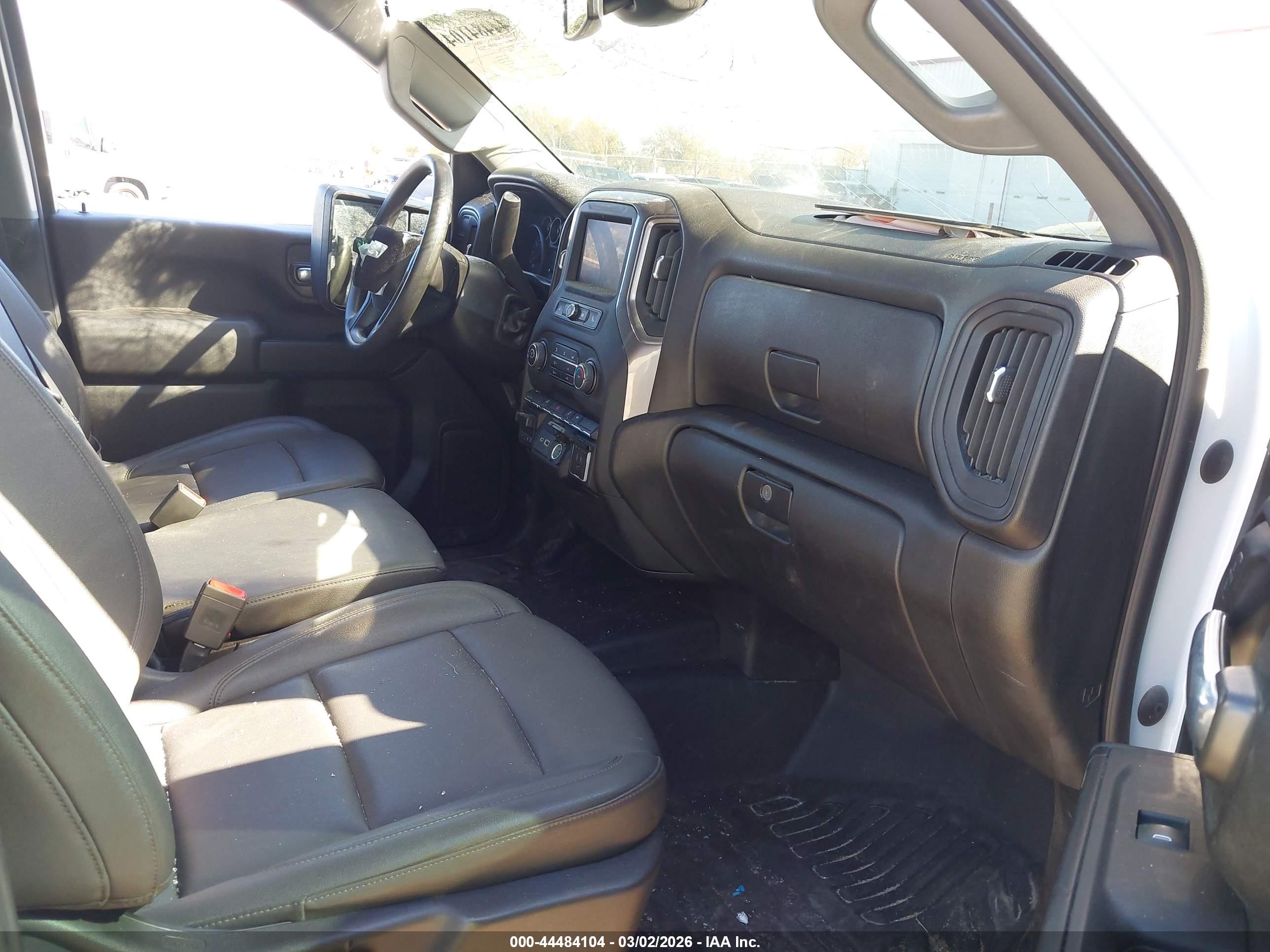 CHEVROLET SILVERADO image 5