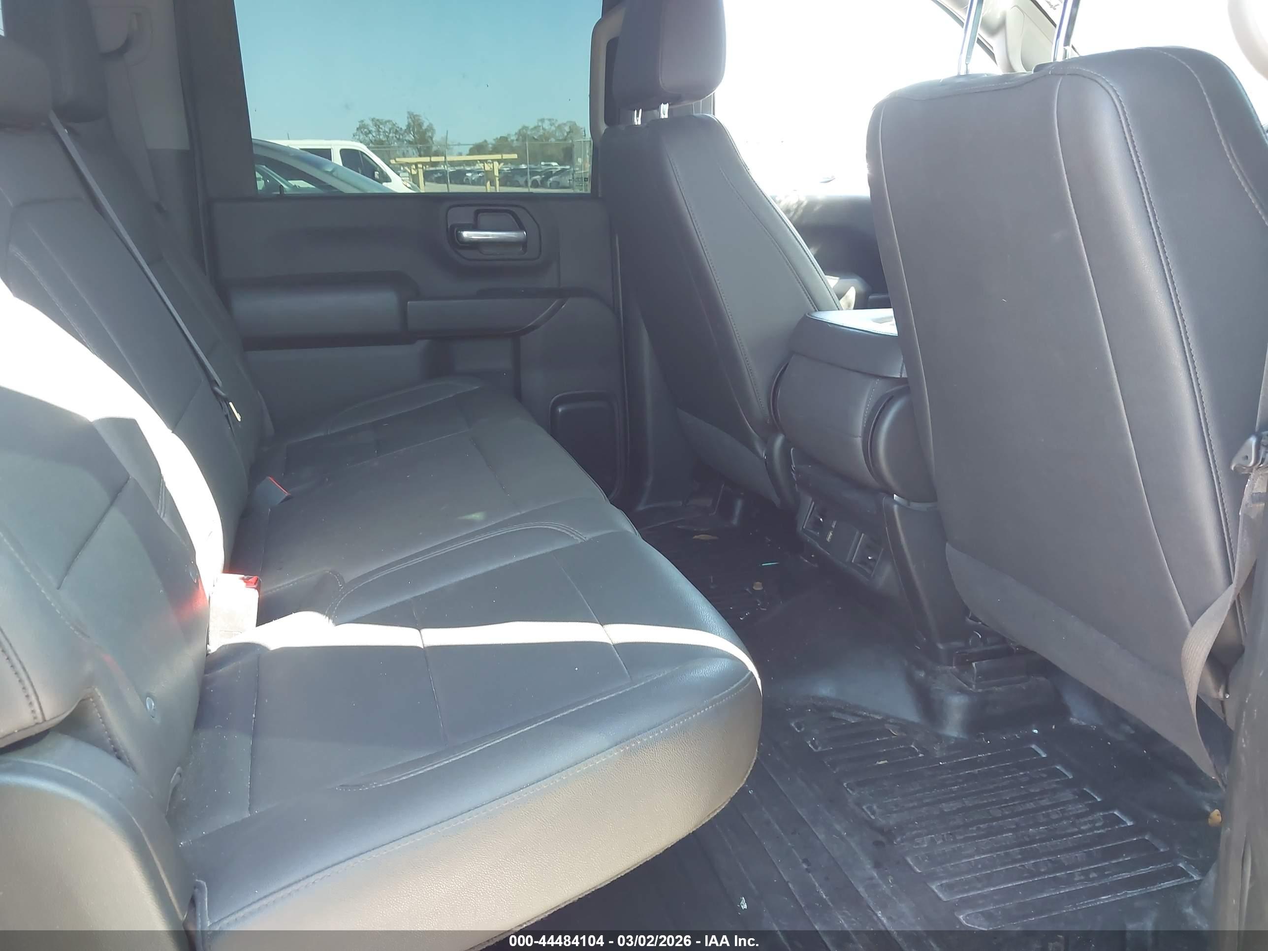 CHEVROLET SILVERADO image 8