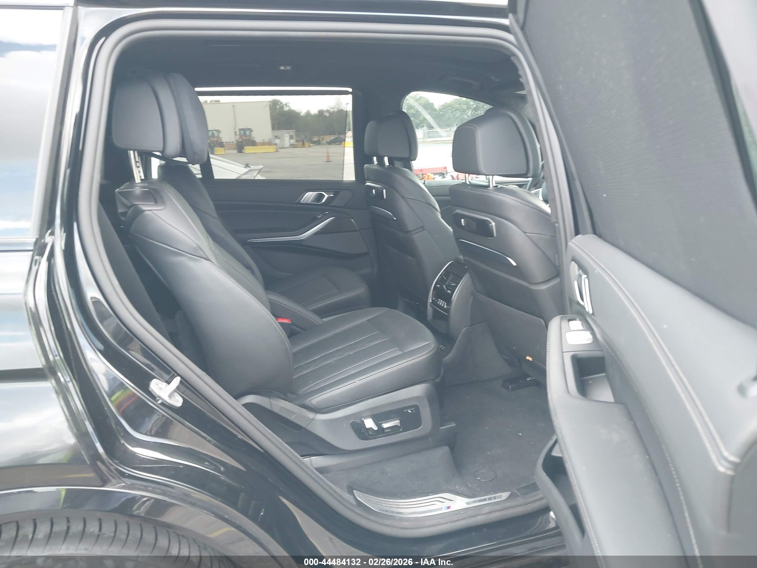 BMW X7 image 8