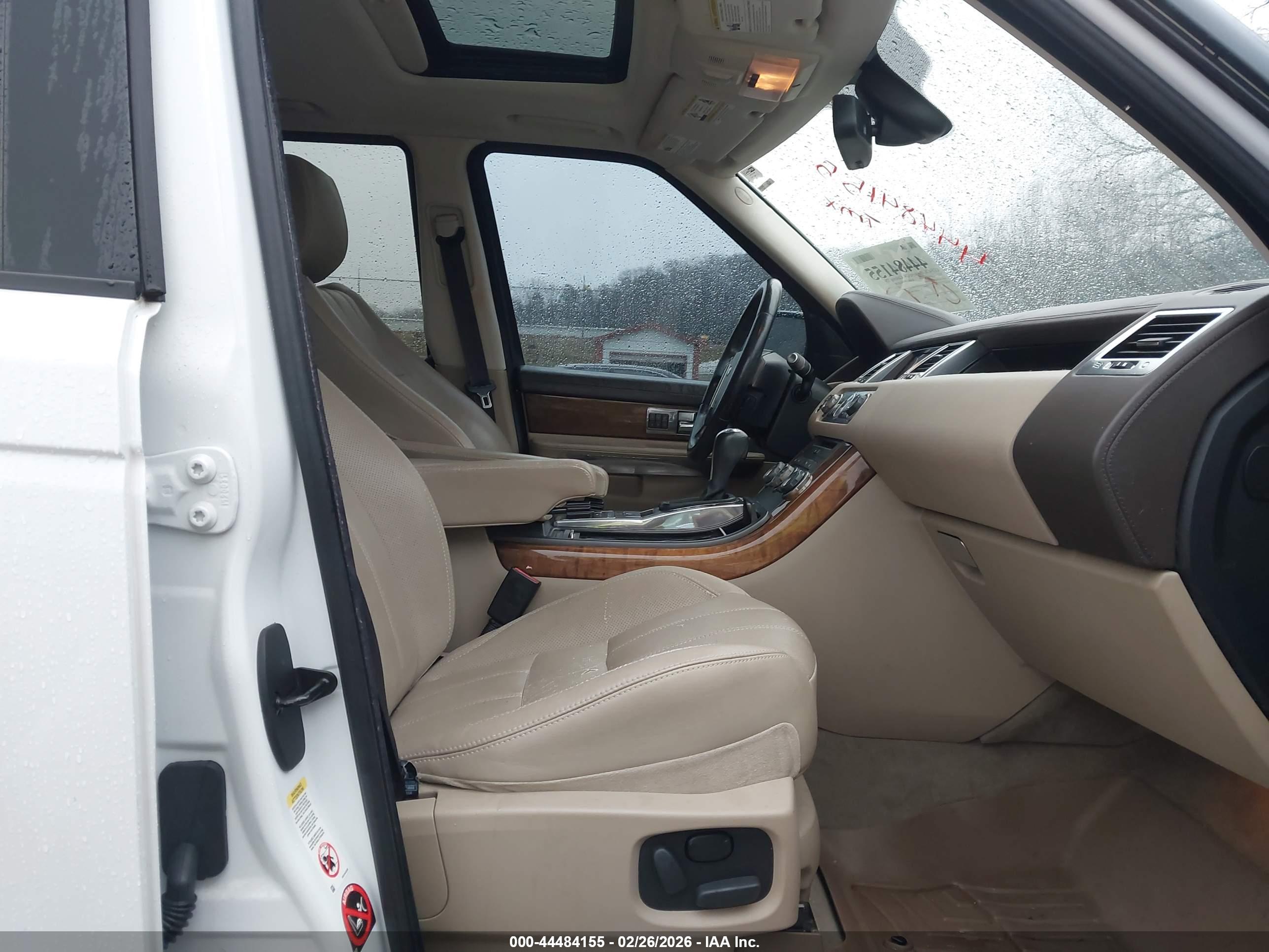 LAND ROVER image 5