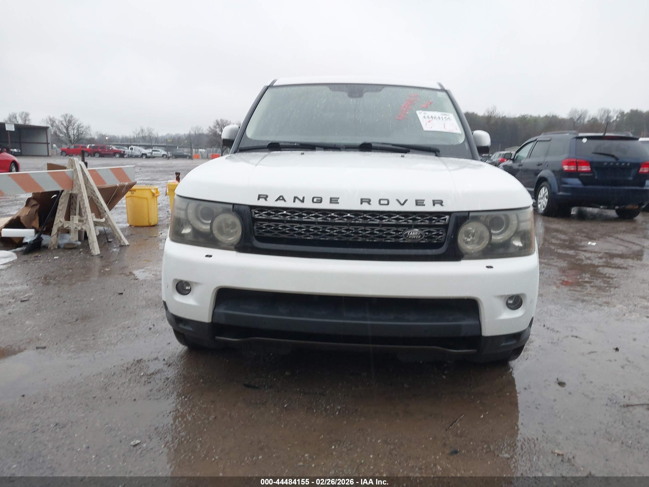 LAND ROVER image 6