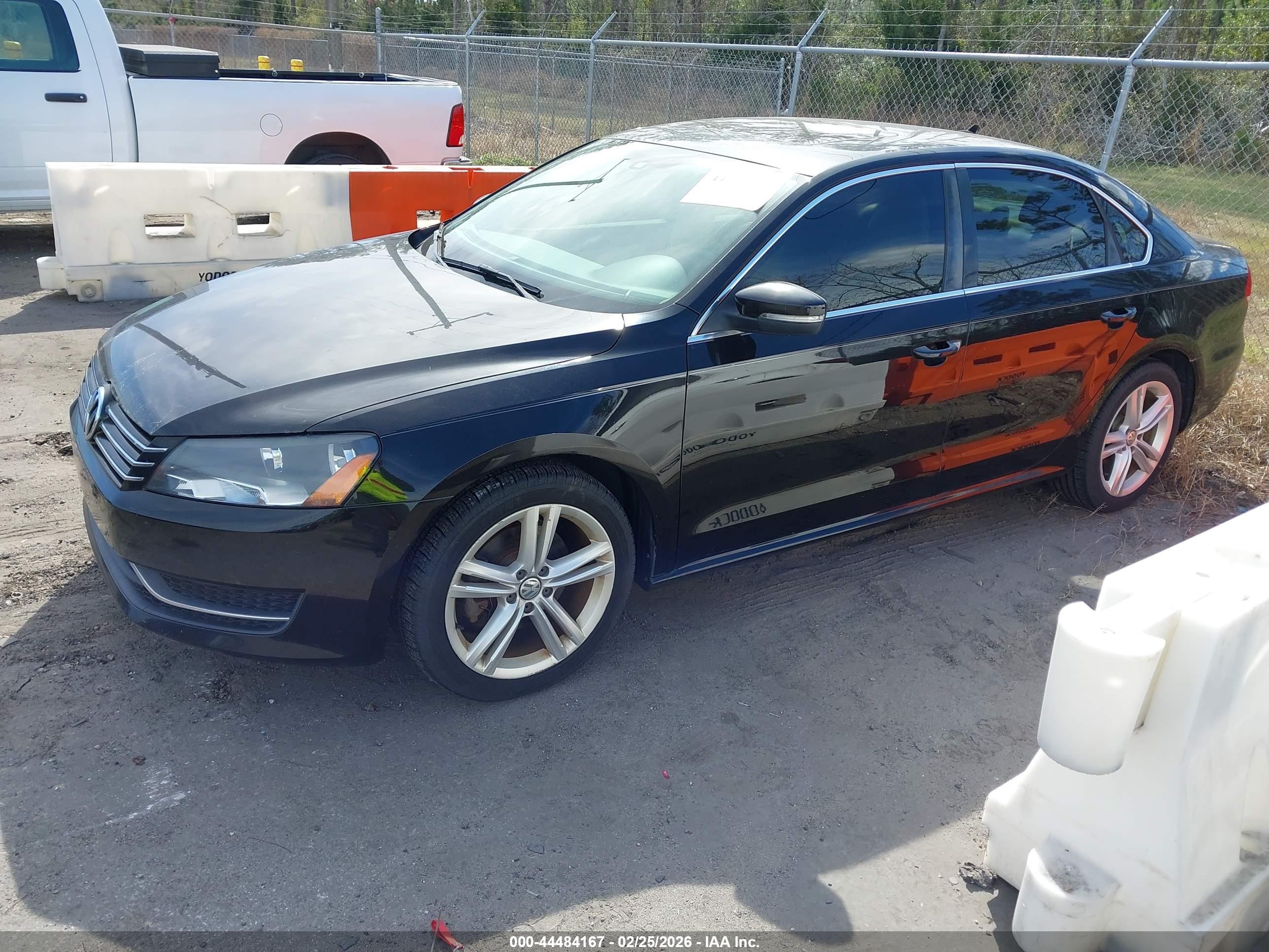 VOLKSWAGEN PASSAT image 2
