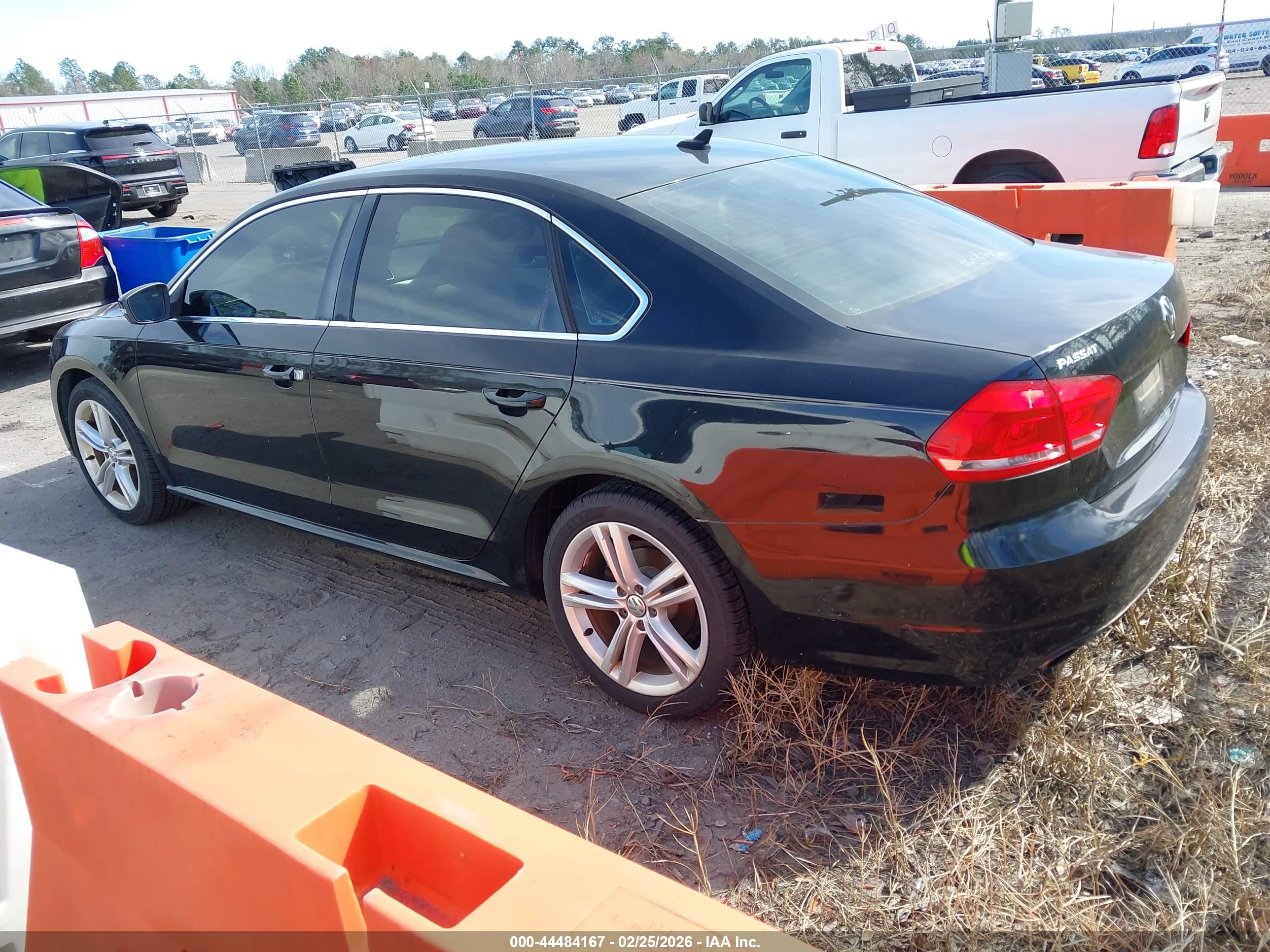 VOLKSWAGEN PASSAT image 3