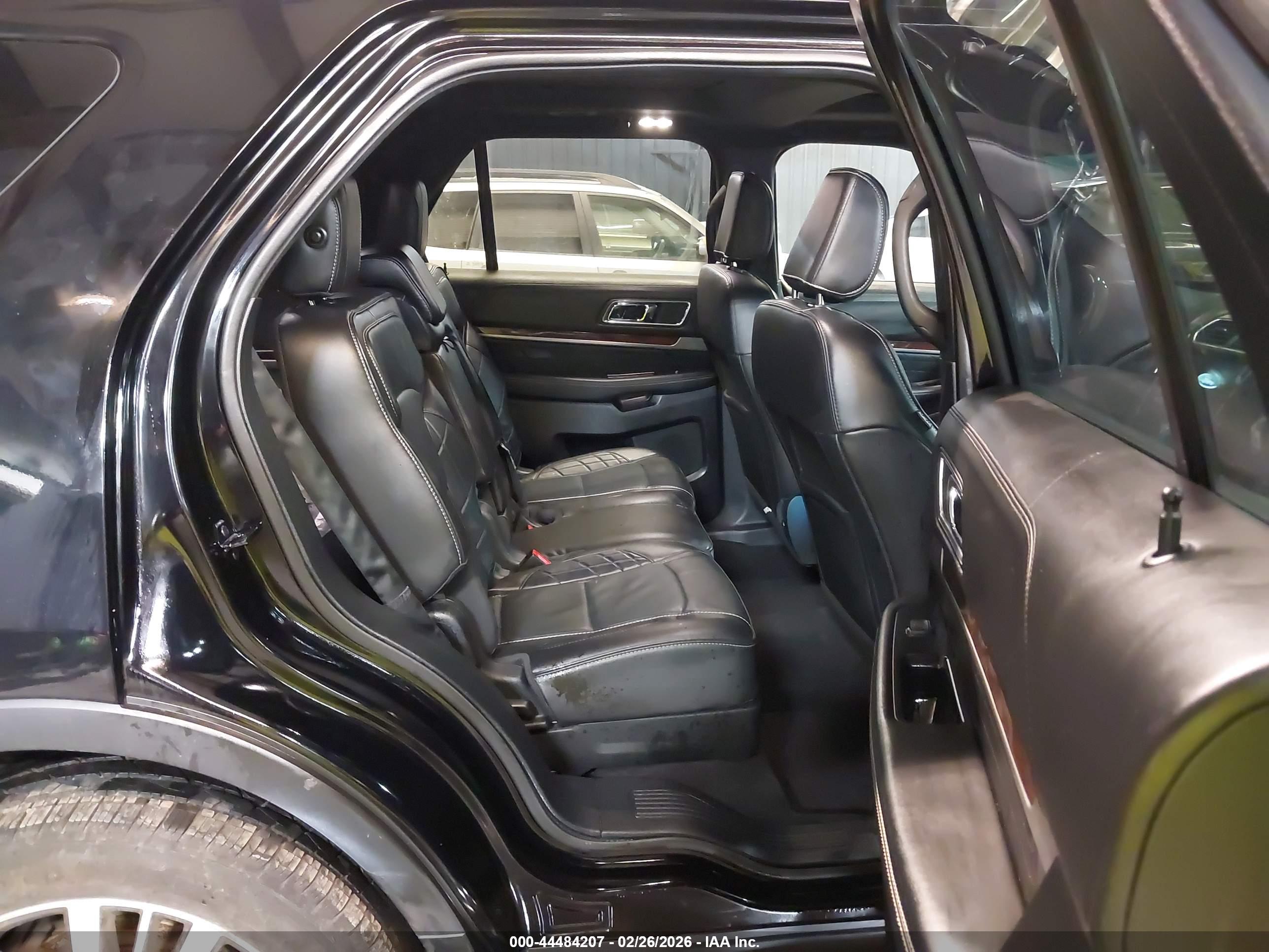 FORD EXPLORER image 8