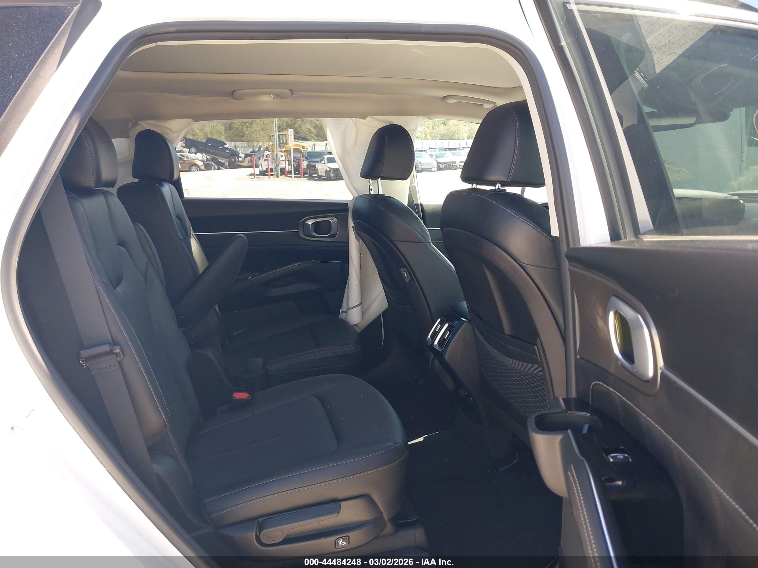 KIA SORENTO image 8