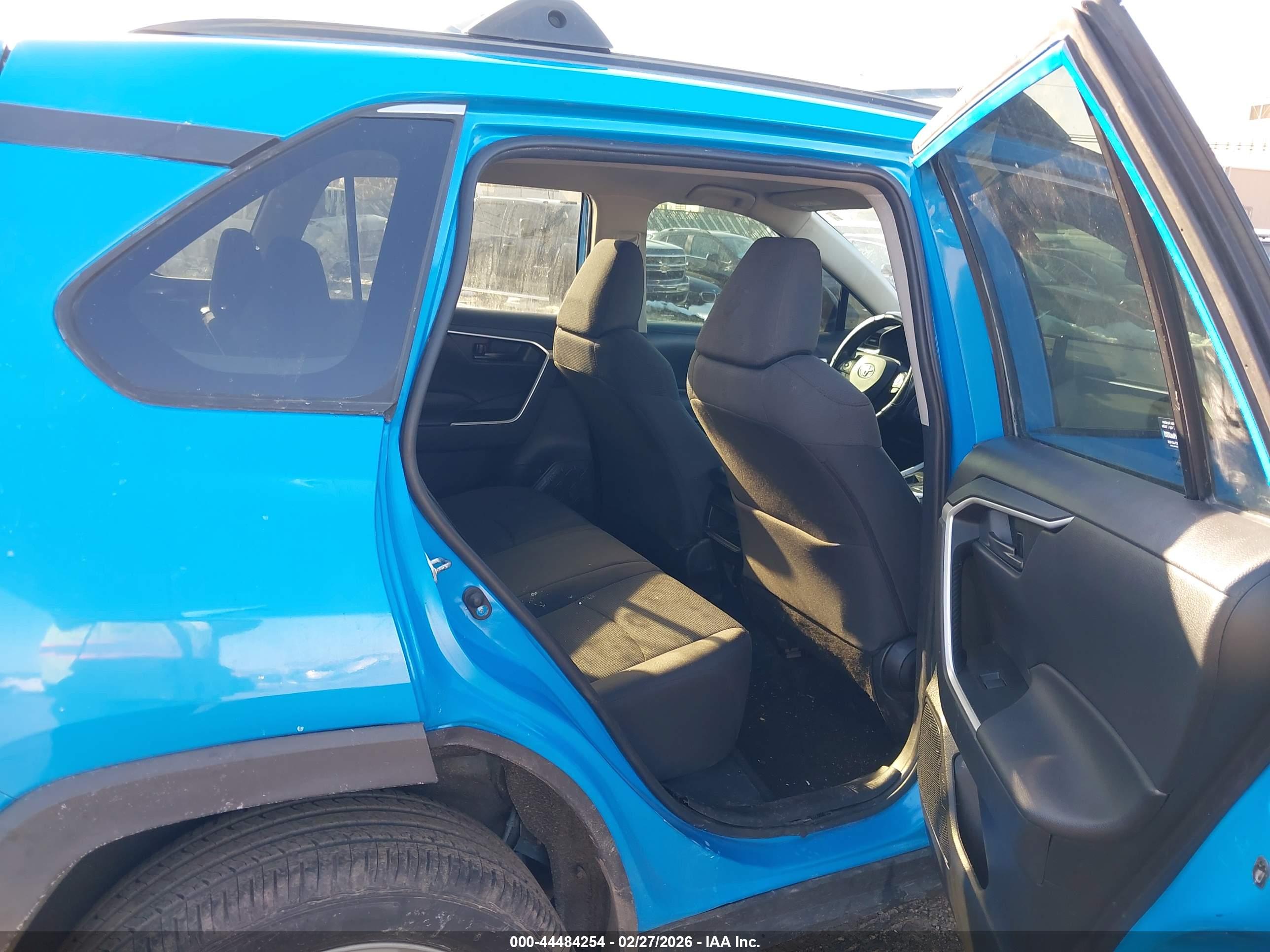 TOYOTA RAV4 image 8