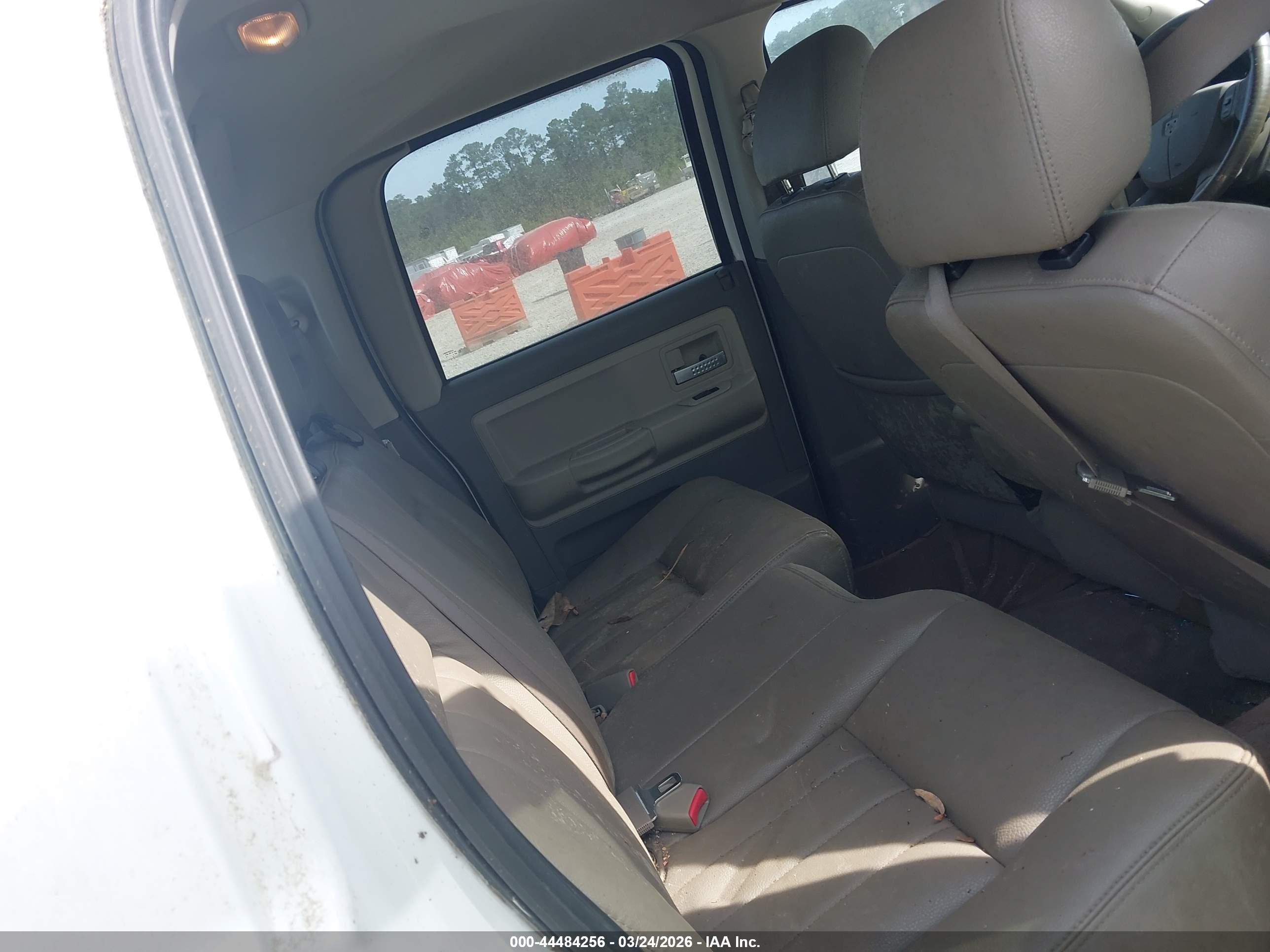 DODGE DAKOTA image 8