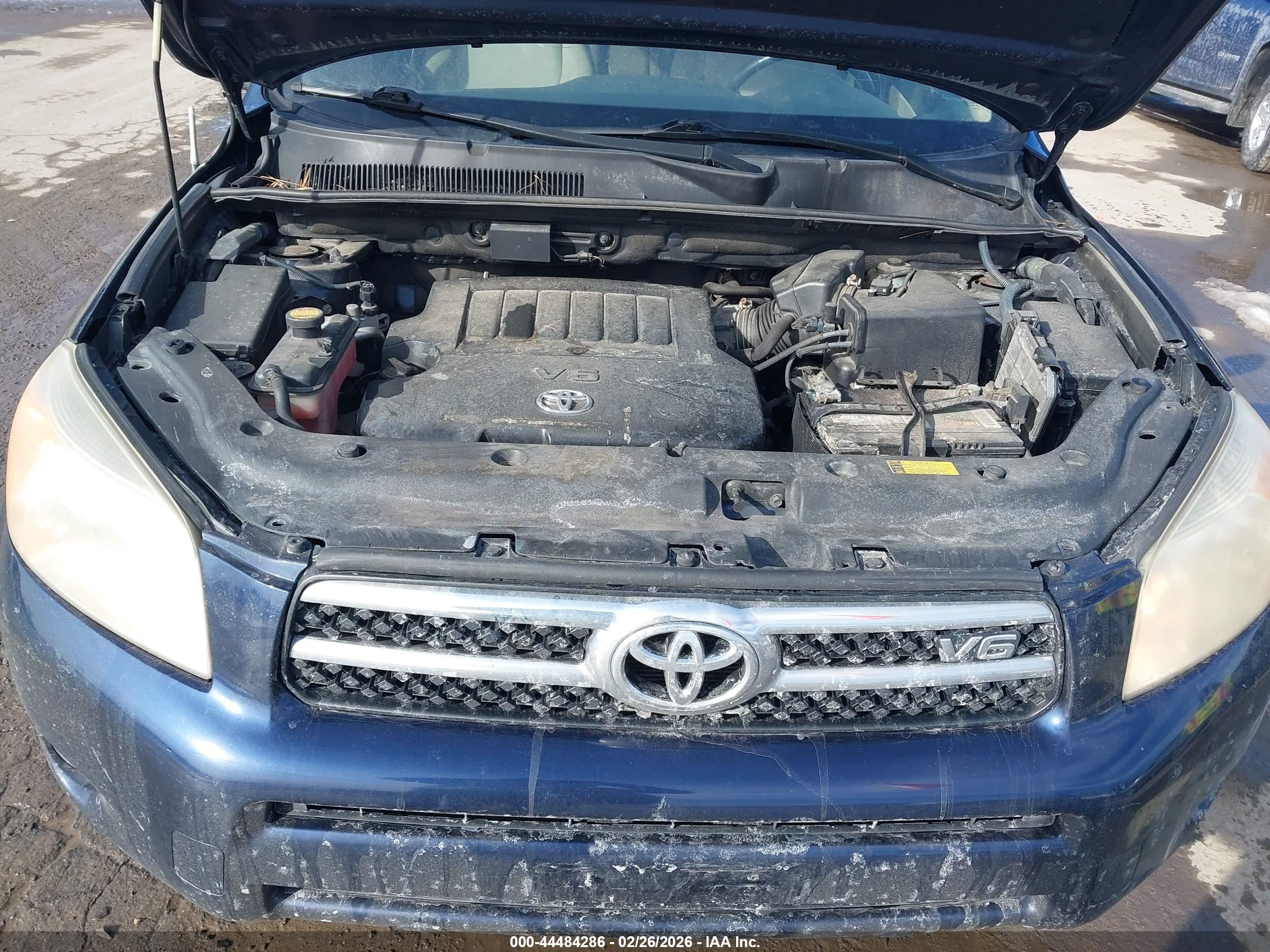 TOYOTA RAV4 image 10