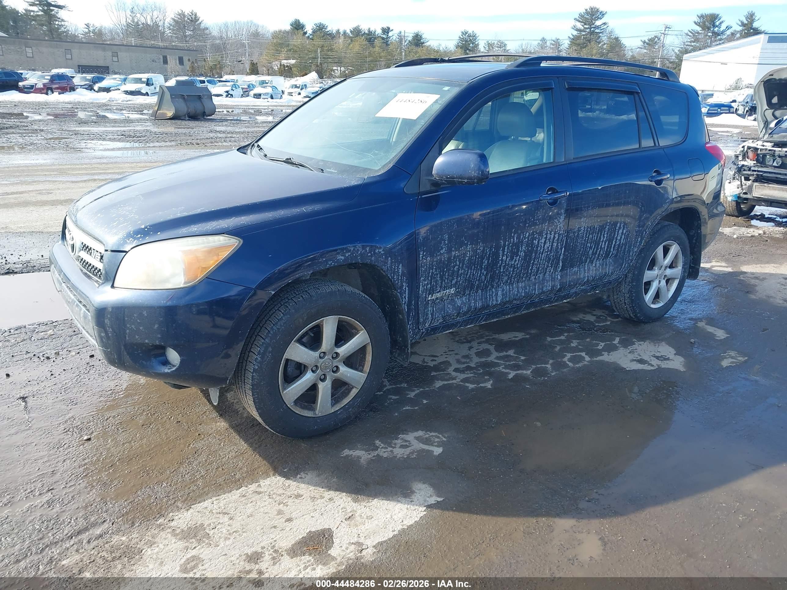 TOYOTA RAV4 image 2