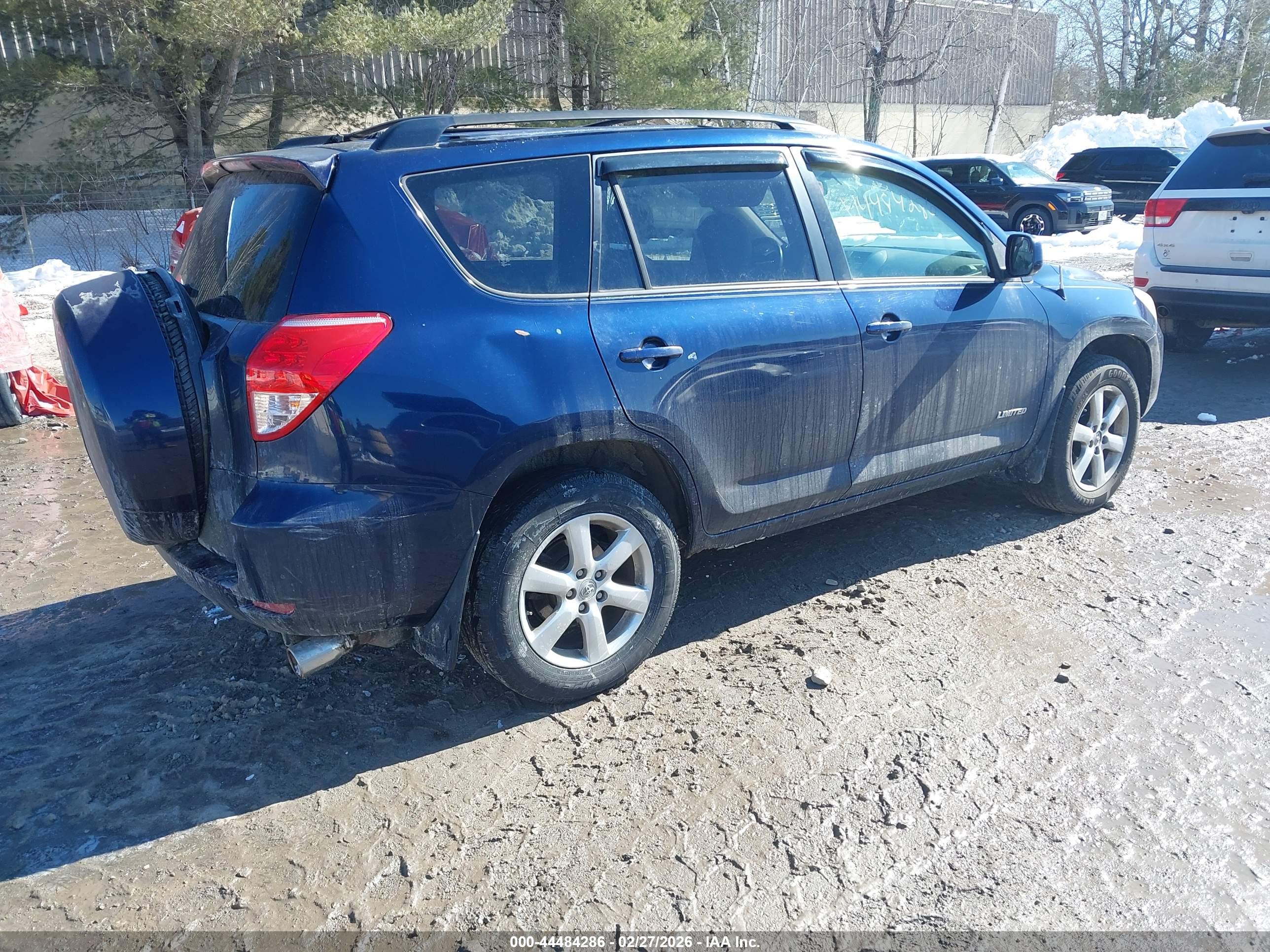 TOYOTA RAV4 image 4