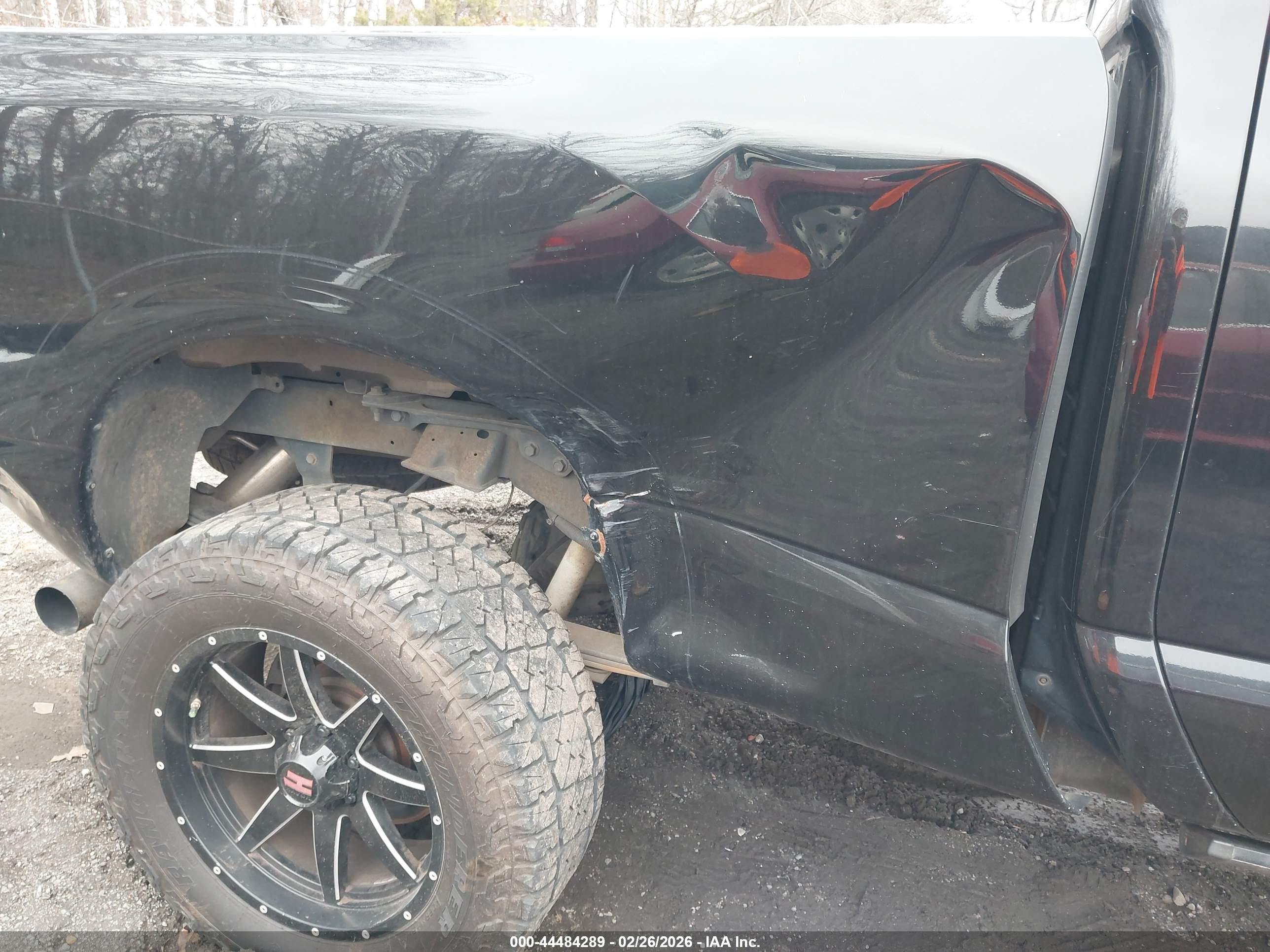 NISSAN TITAN image 6