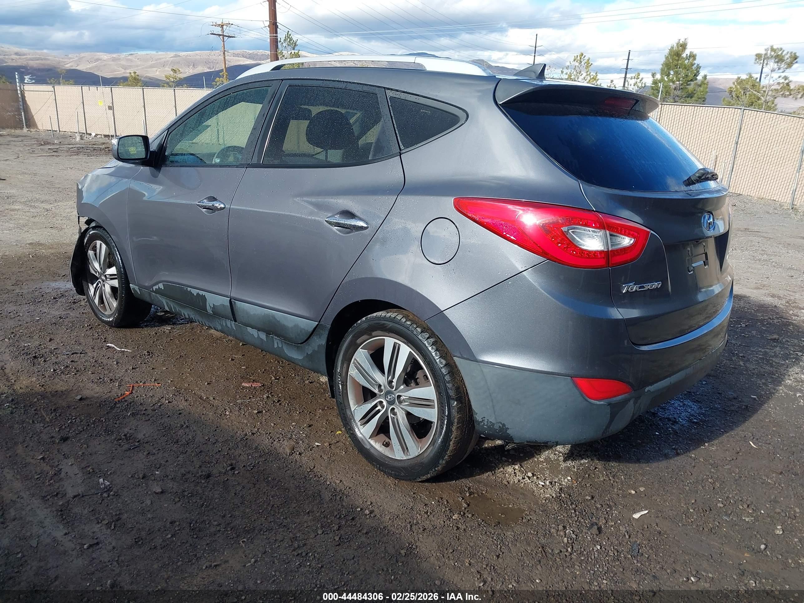 HYUNDAI TUCSON image 3
