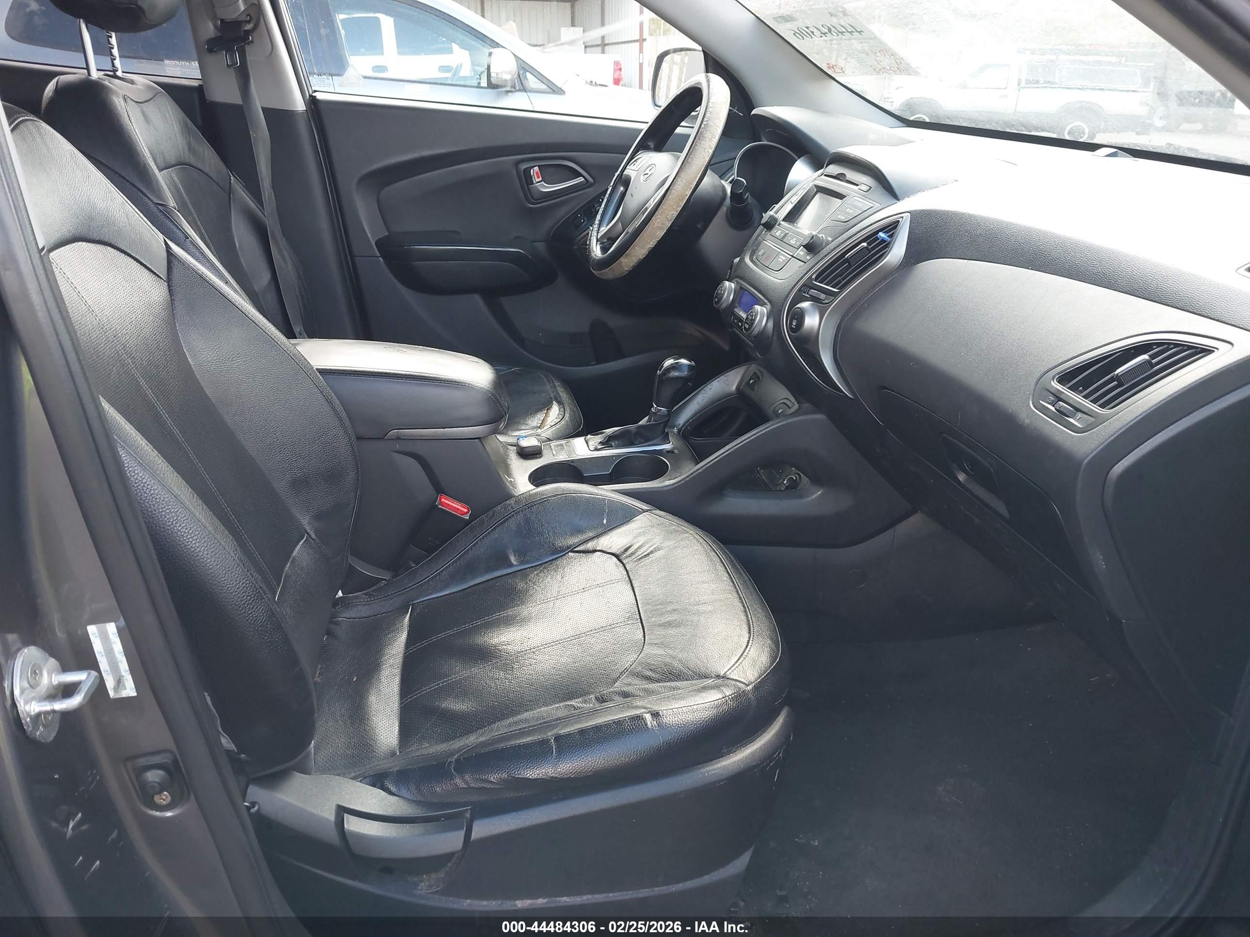HYUNDAI TUCSON image 5